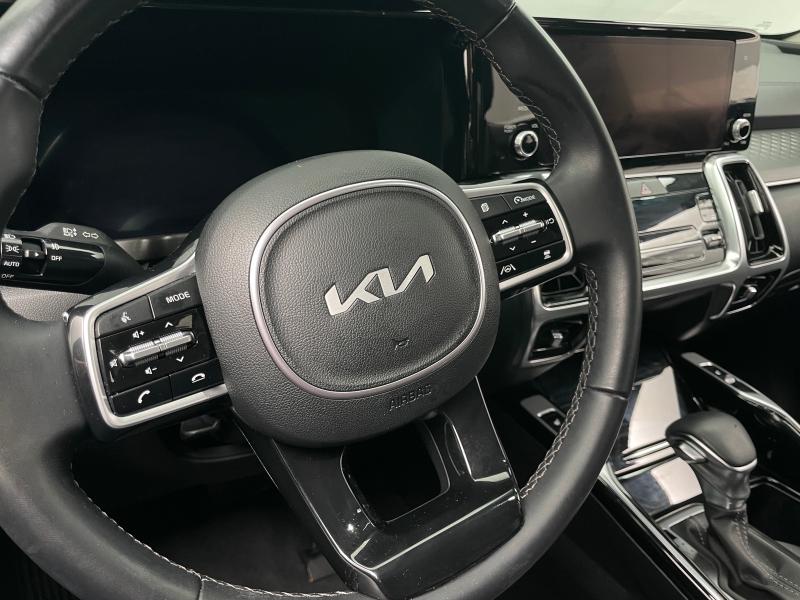 Thumbnail: 2023 Kia Sorento - 4
