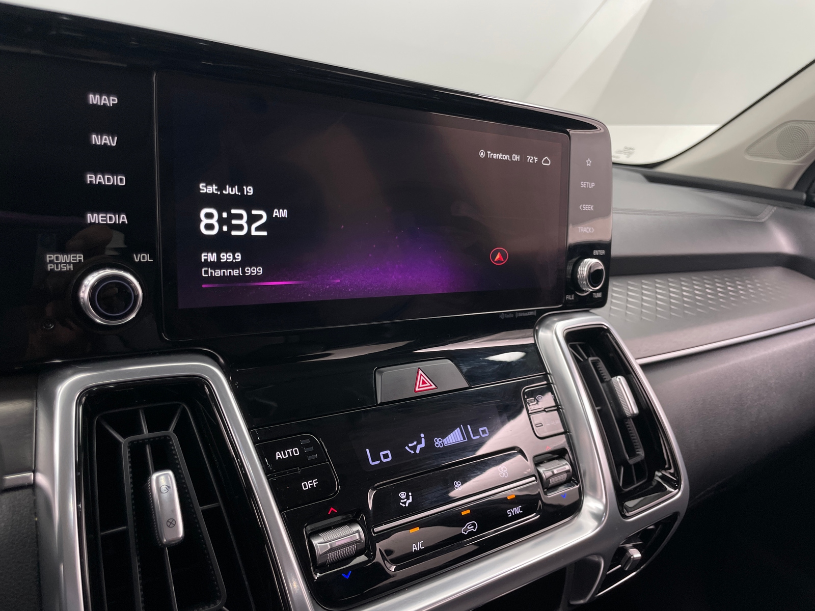 Thumbnail: 2023 Kia Sorento - 3