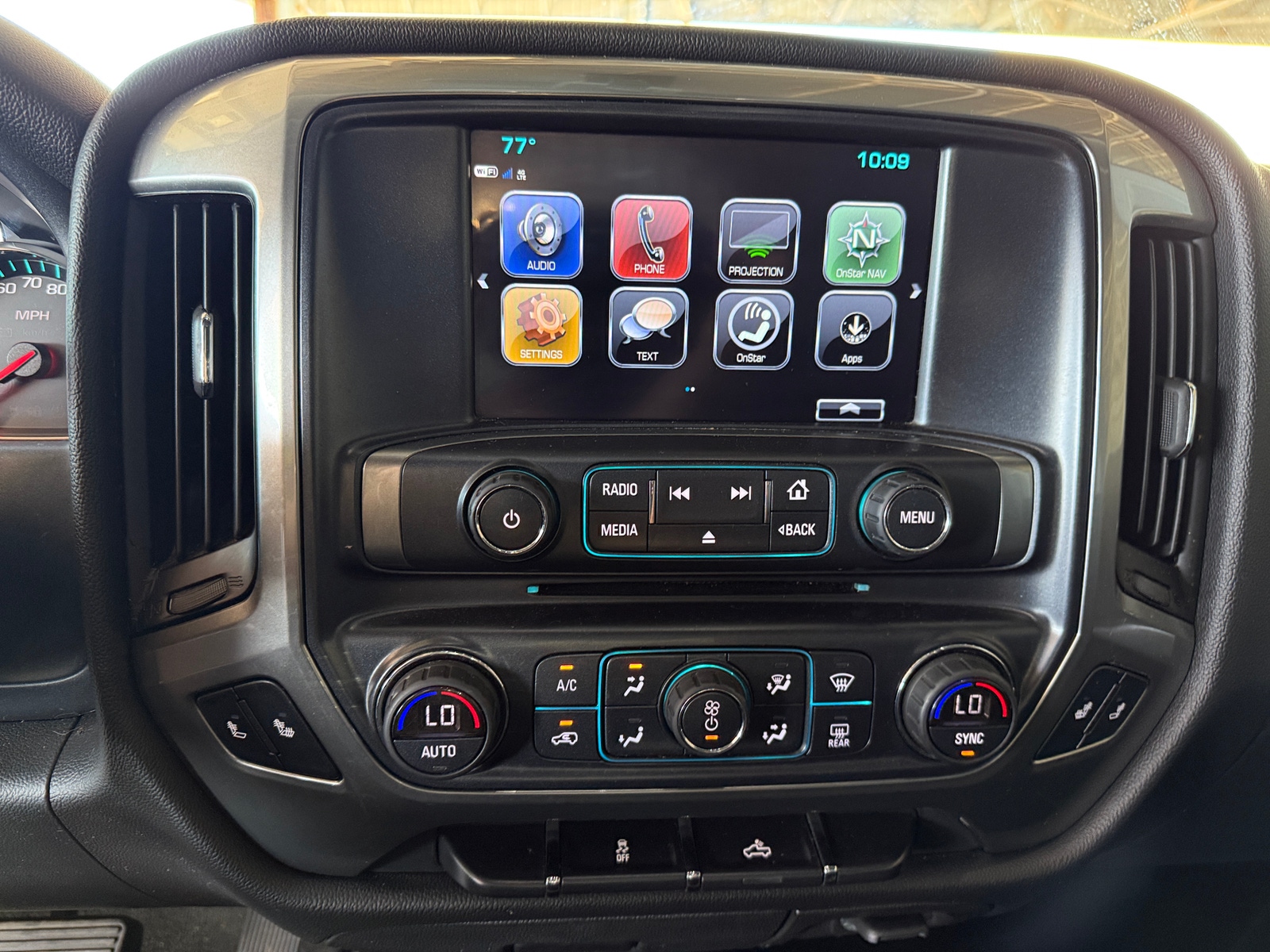Thumbnail: 2018 Chevrolet Silverado 1500 - 4