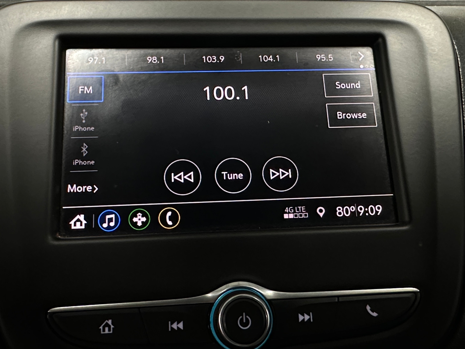 Thumbnail: 2021 Chevrolet Equinox - 4
