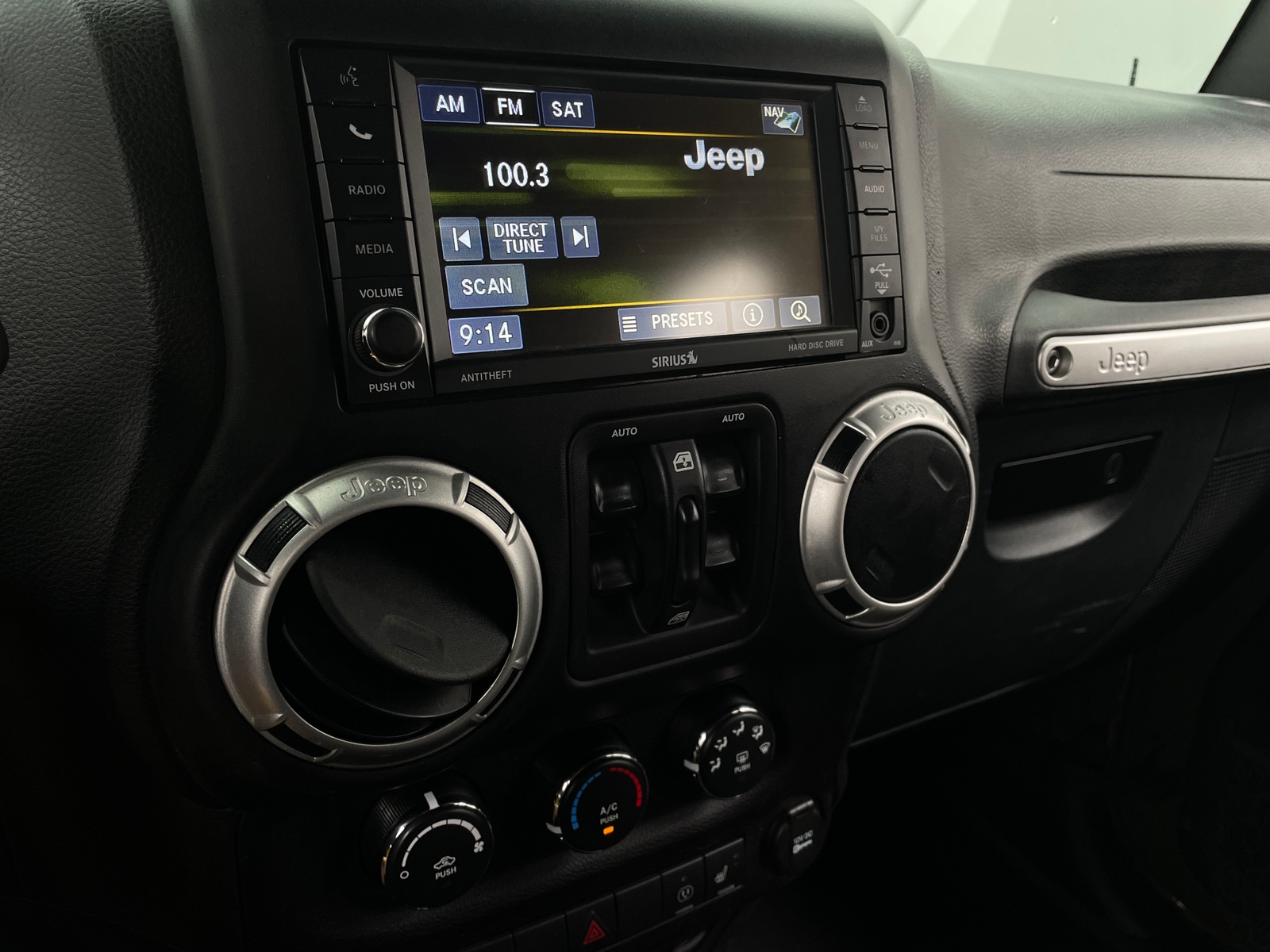 Thumbnail: 2016 Jeep Wrangler - 3