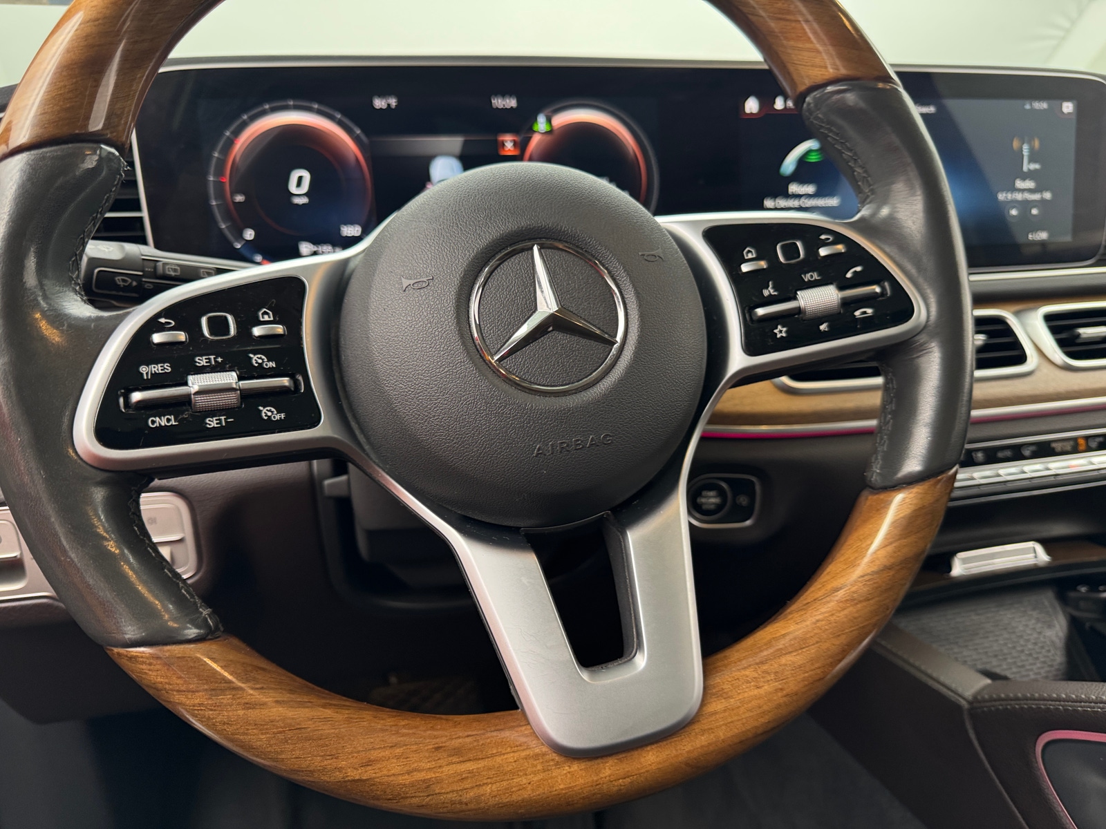 Thumbnail: 2020 Mercedes-Benz GLE - 4