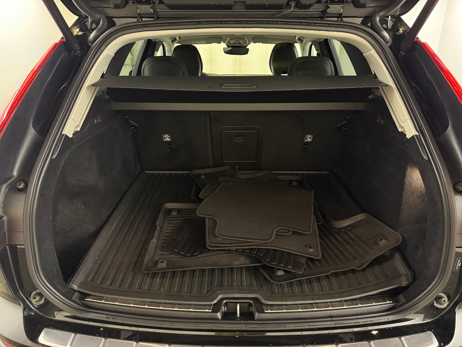 Thumbnail: 2023 Volvo XC60 - 6