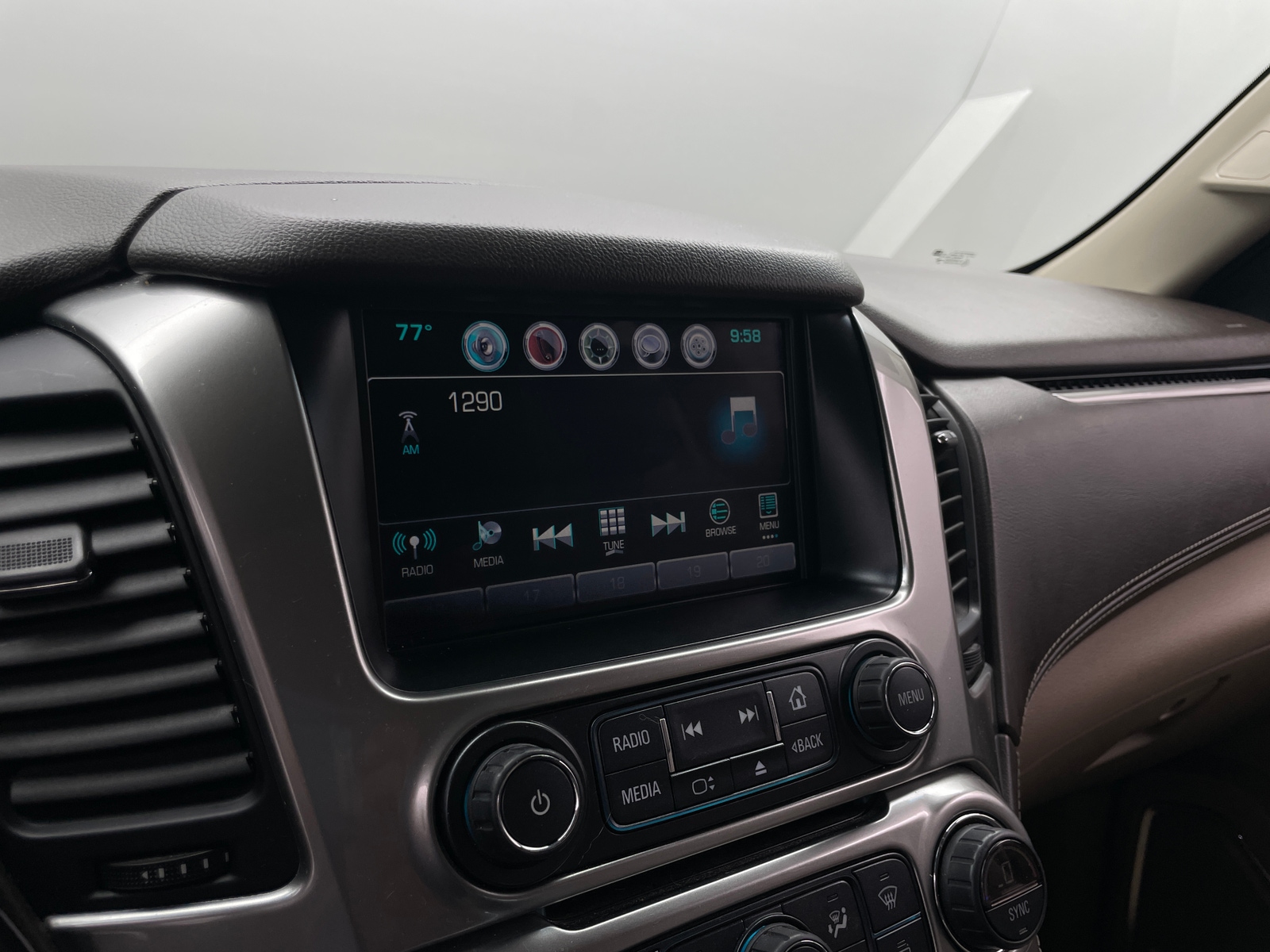 Thumbnail: 2016 Chevrolet Tahoe - 3