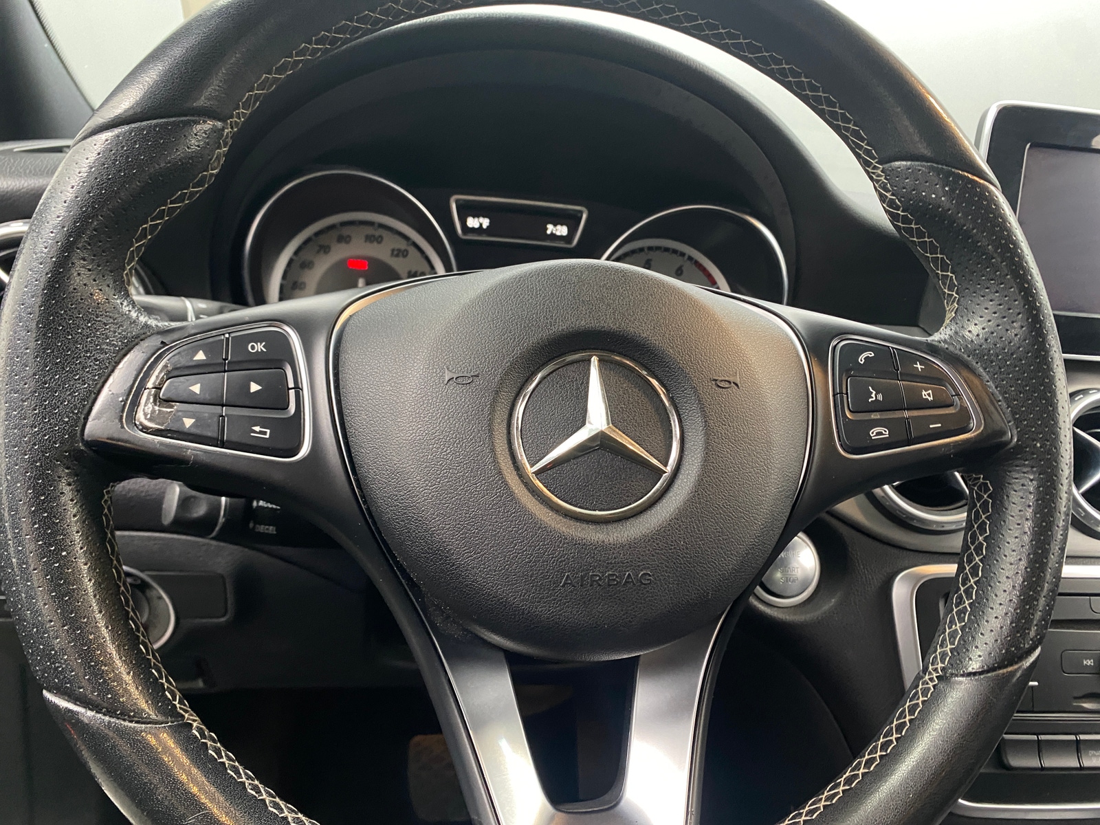 Thumbnail: 2017 Mercedes-Benz GLA - 4