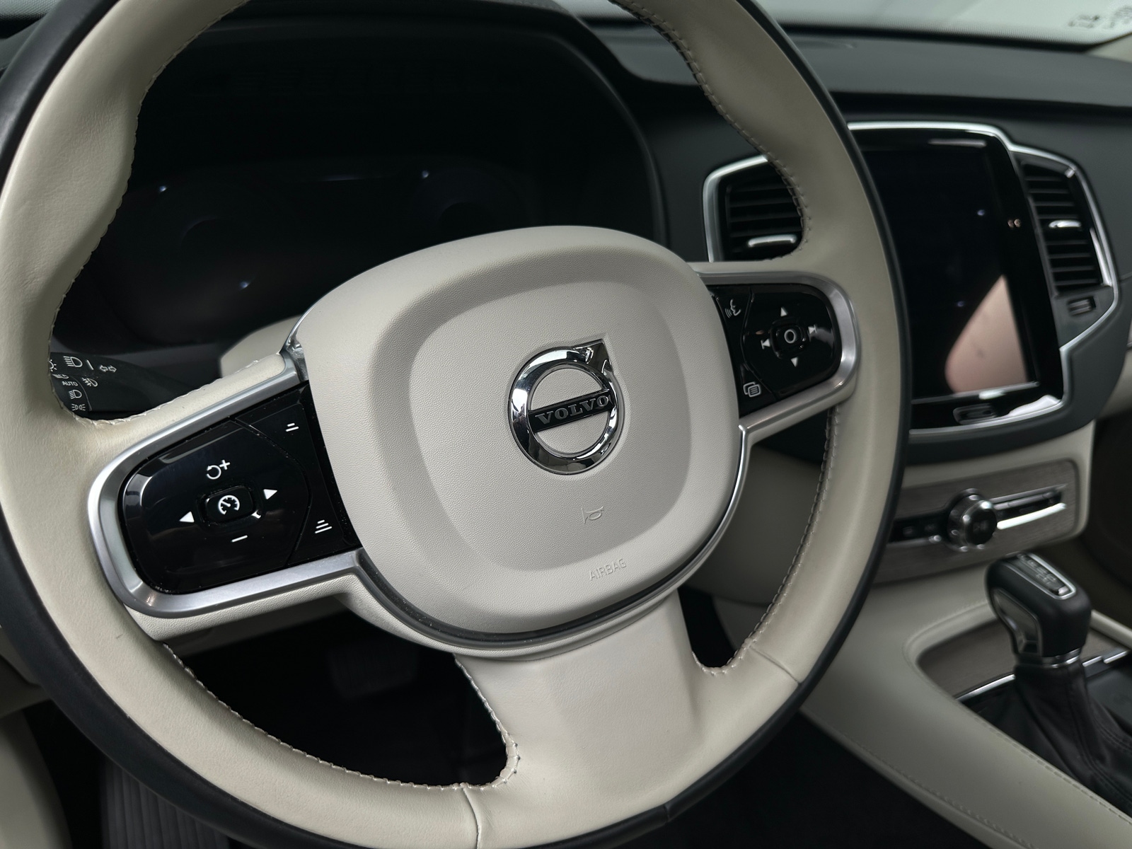Thumbnail: 2022 Volvo XC90 - 4