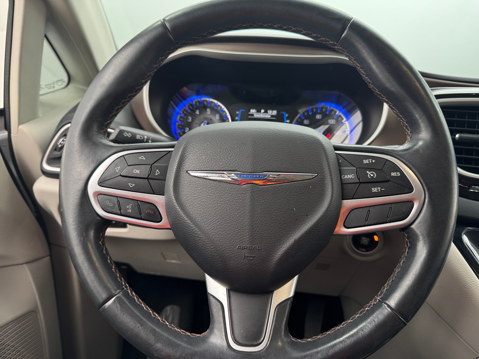 Thumbnail: 2017 Chrysler Pacifica - 4