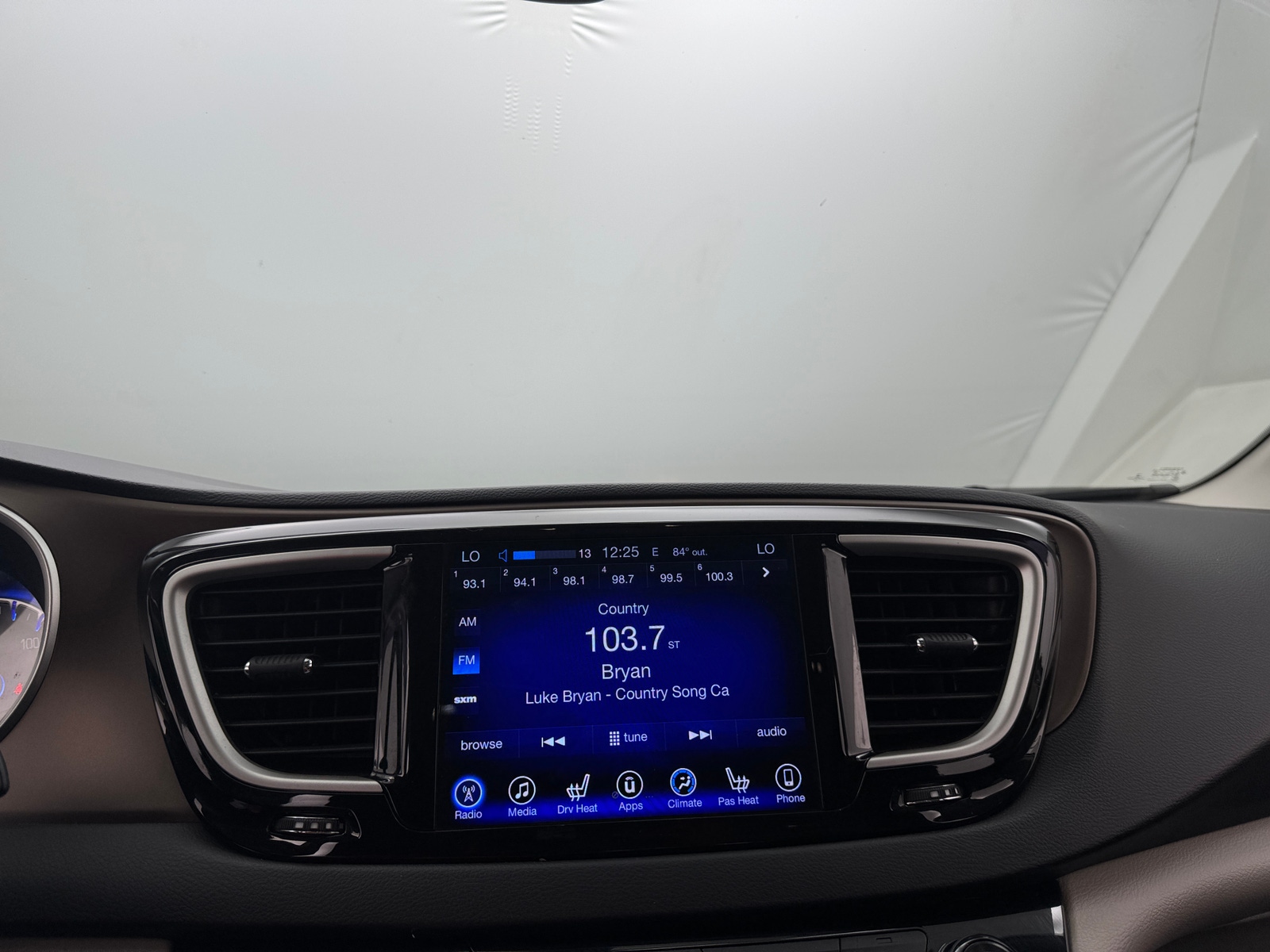 Thumbnail: 2017 Chrysler Pacifica - 3