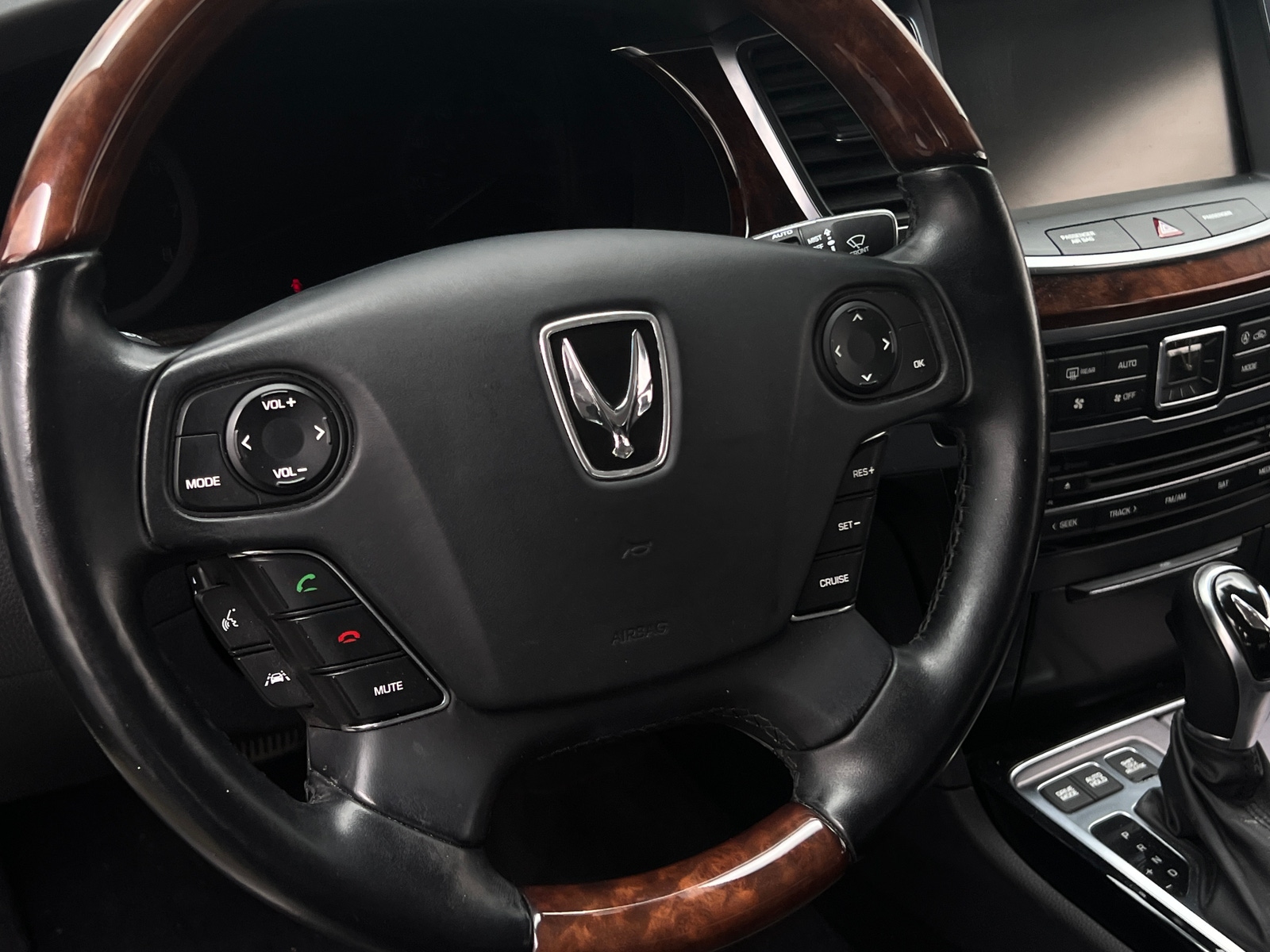 Thumbnail: 2016 Hyundai Equus - 4