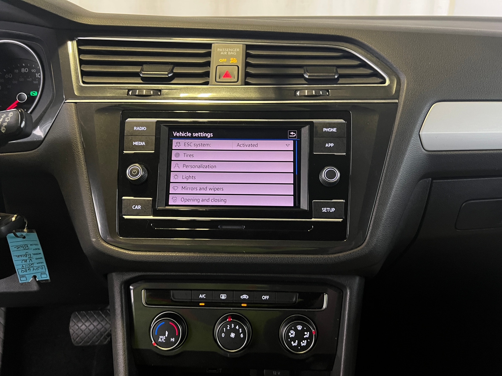Thumbnail: 2019 Volkswagen Tiguan - 4