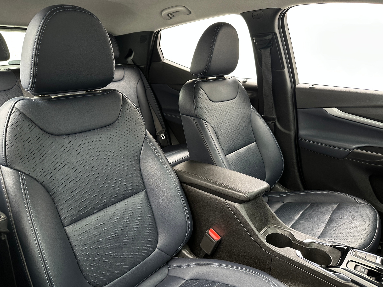 Thumbnail: 2023 Chevrolet Bolt EUV - 2
