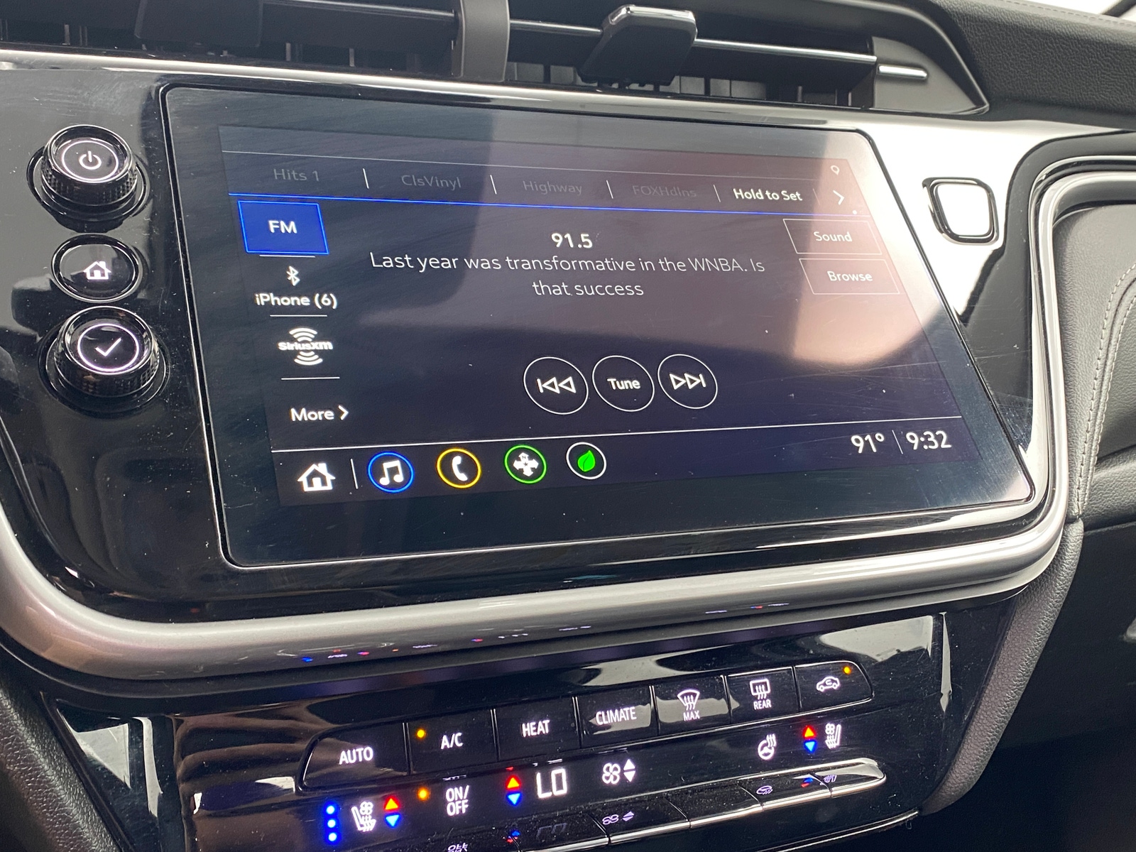 Thumbnail: 2023 Chevrolet Bolt EUV - 4