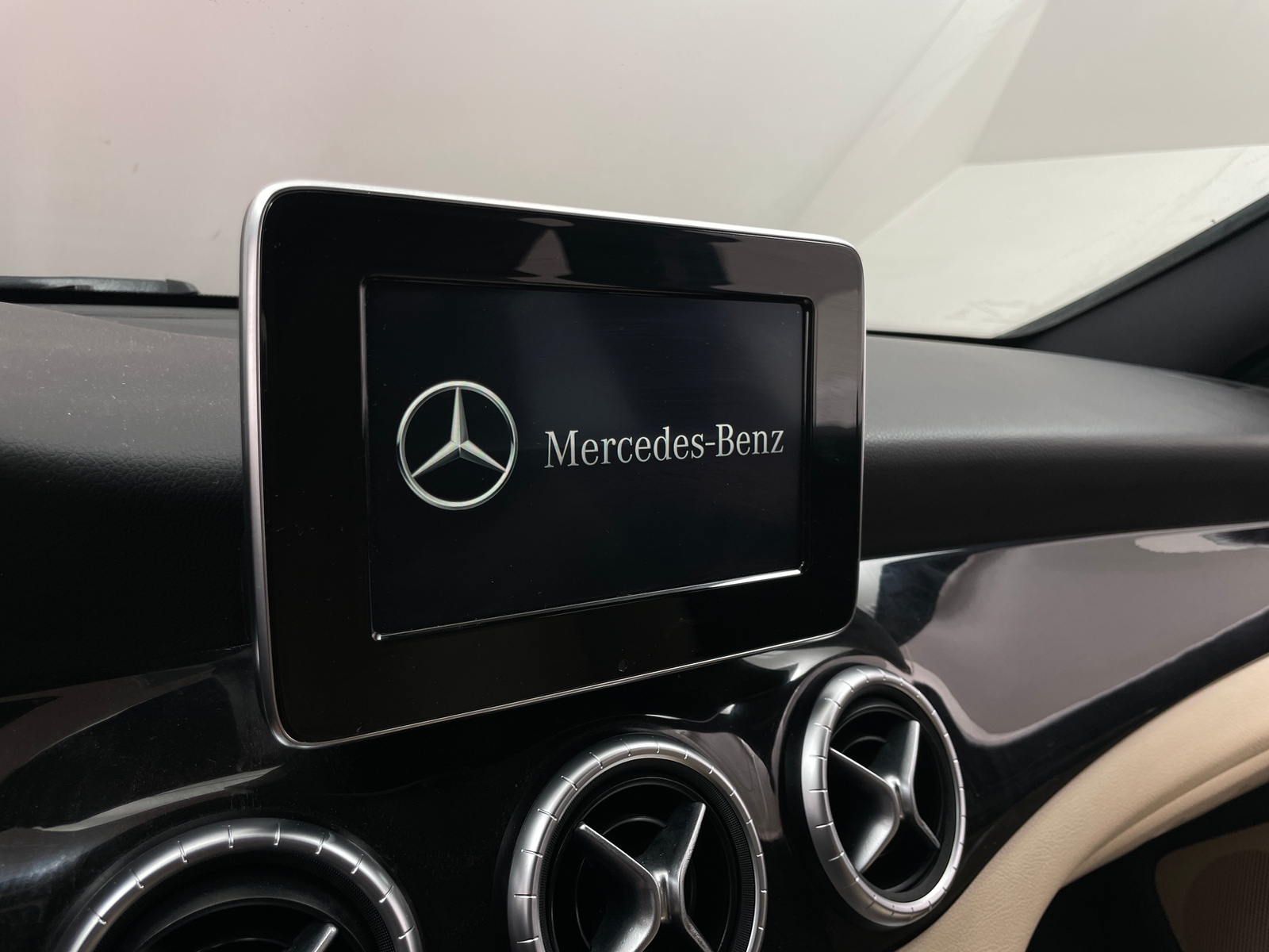 Thumbnail: 2015 Mercedes-Benz CLA - 3