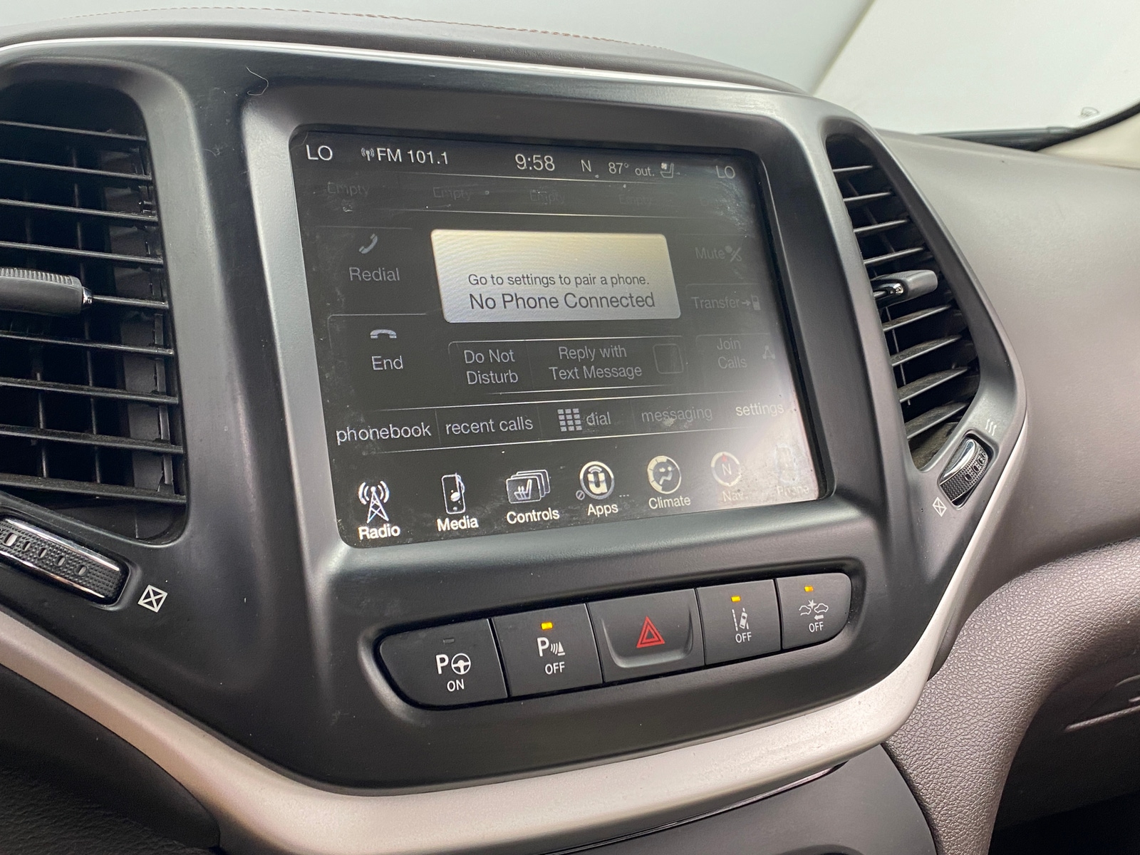 Thumbnail: 2018 Jeep Cherokee - 3
