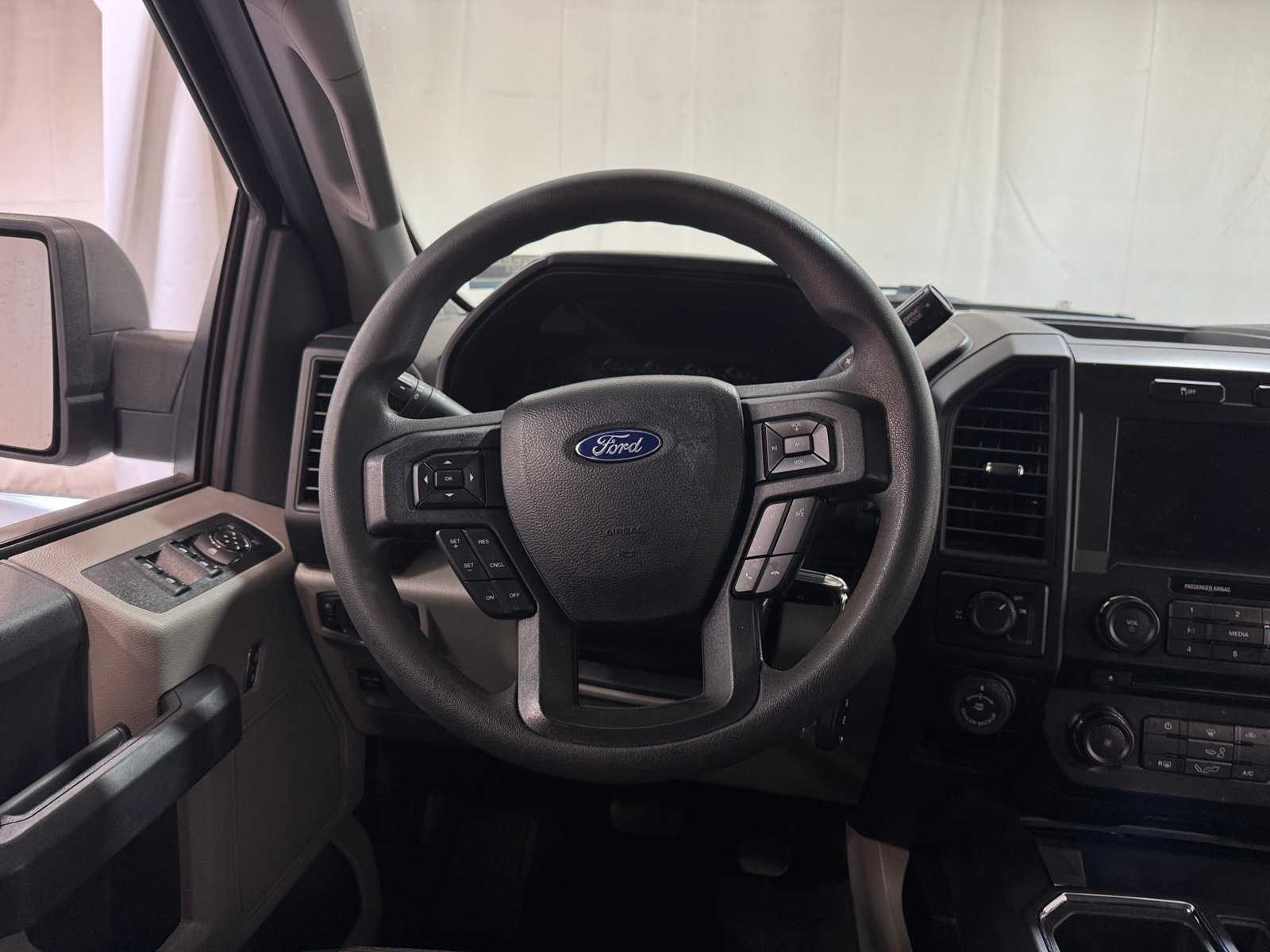 Thumbnail: 2018 Ford Econoline - 5