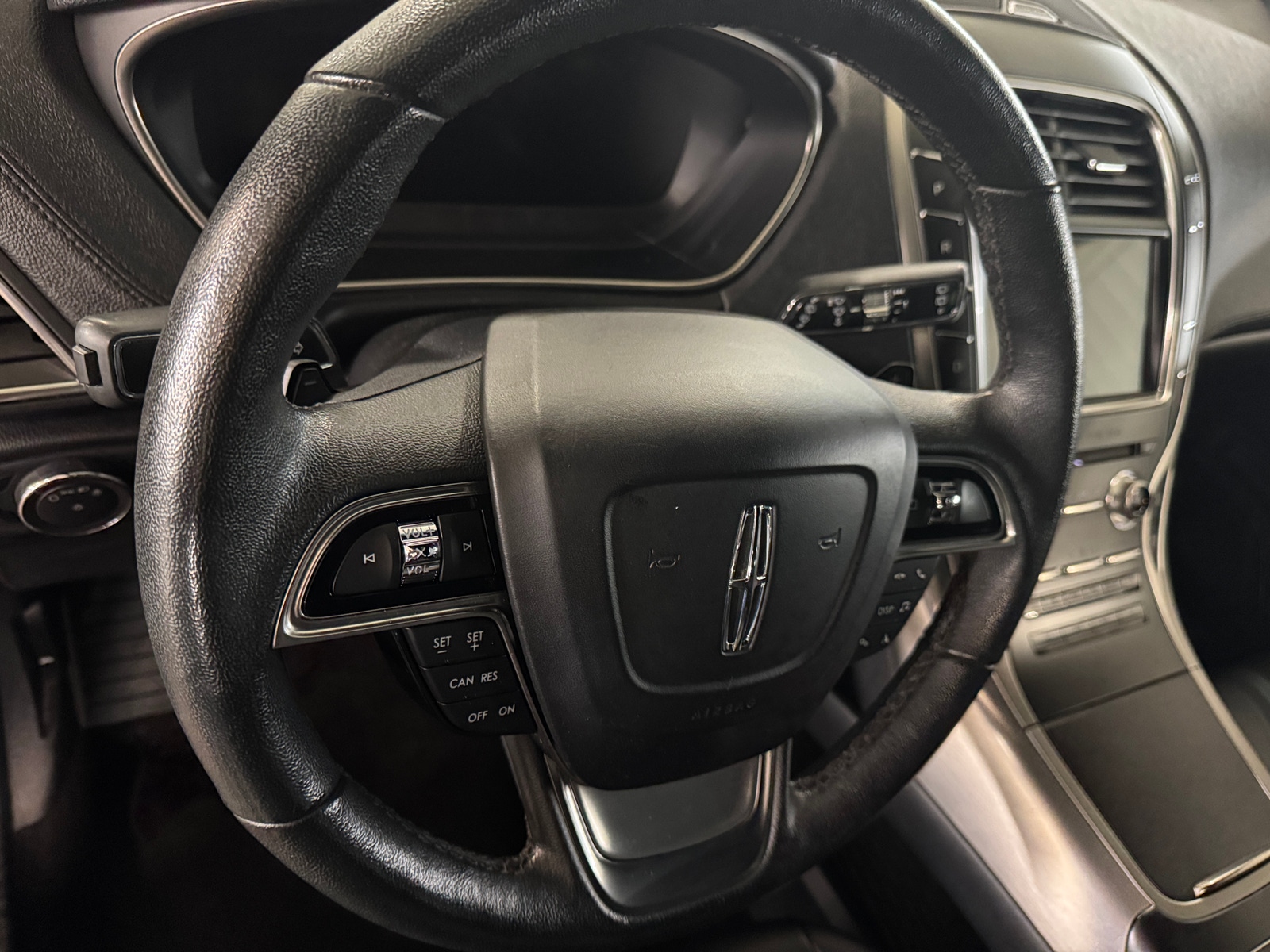Thumbnail: 2019 Lincoln Nautilus - 4