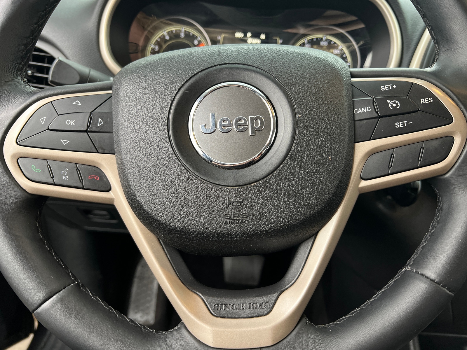Thumbnail: 2017 Jeep Cherokee - 5