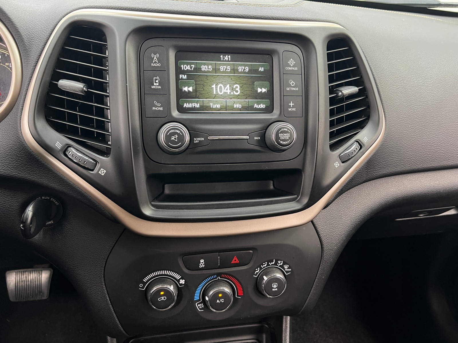 Thumbnail: 2017 Jeep Cherokee - 4