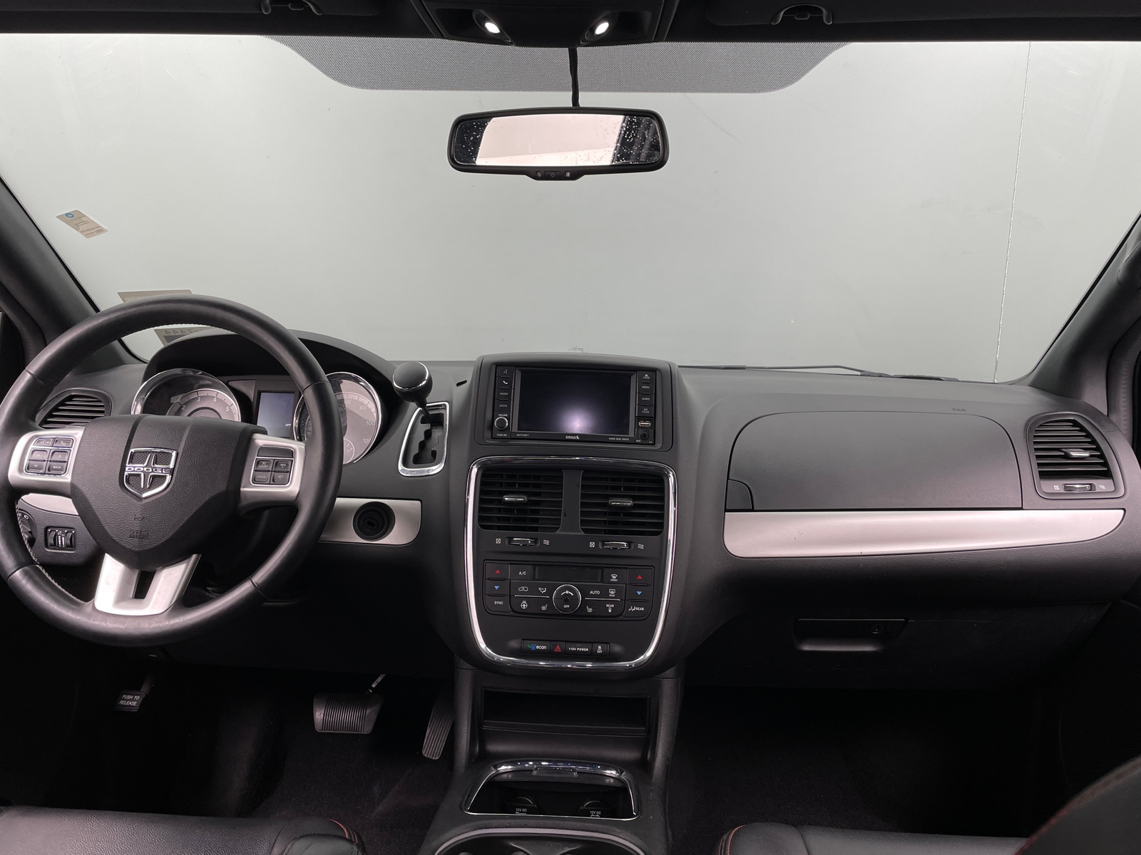 Thumbnail: 2017 Dodge Grand Caravan - 2