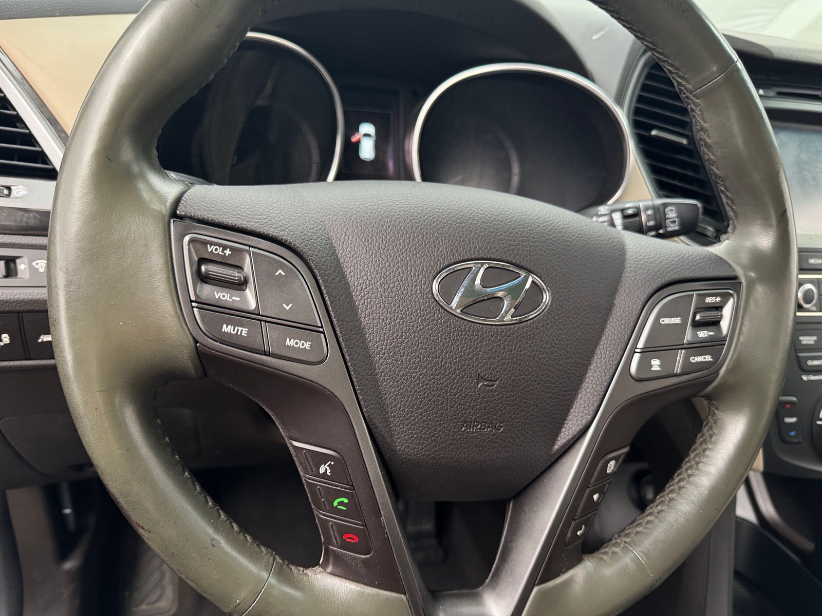 Thumbnail: 2017 Hyundai Santa Fe - 4