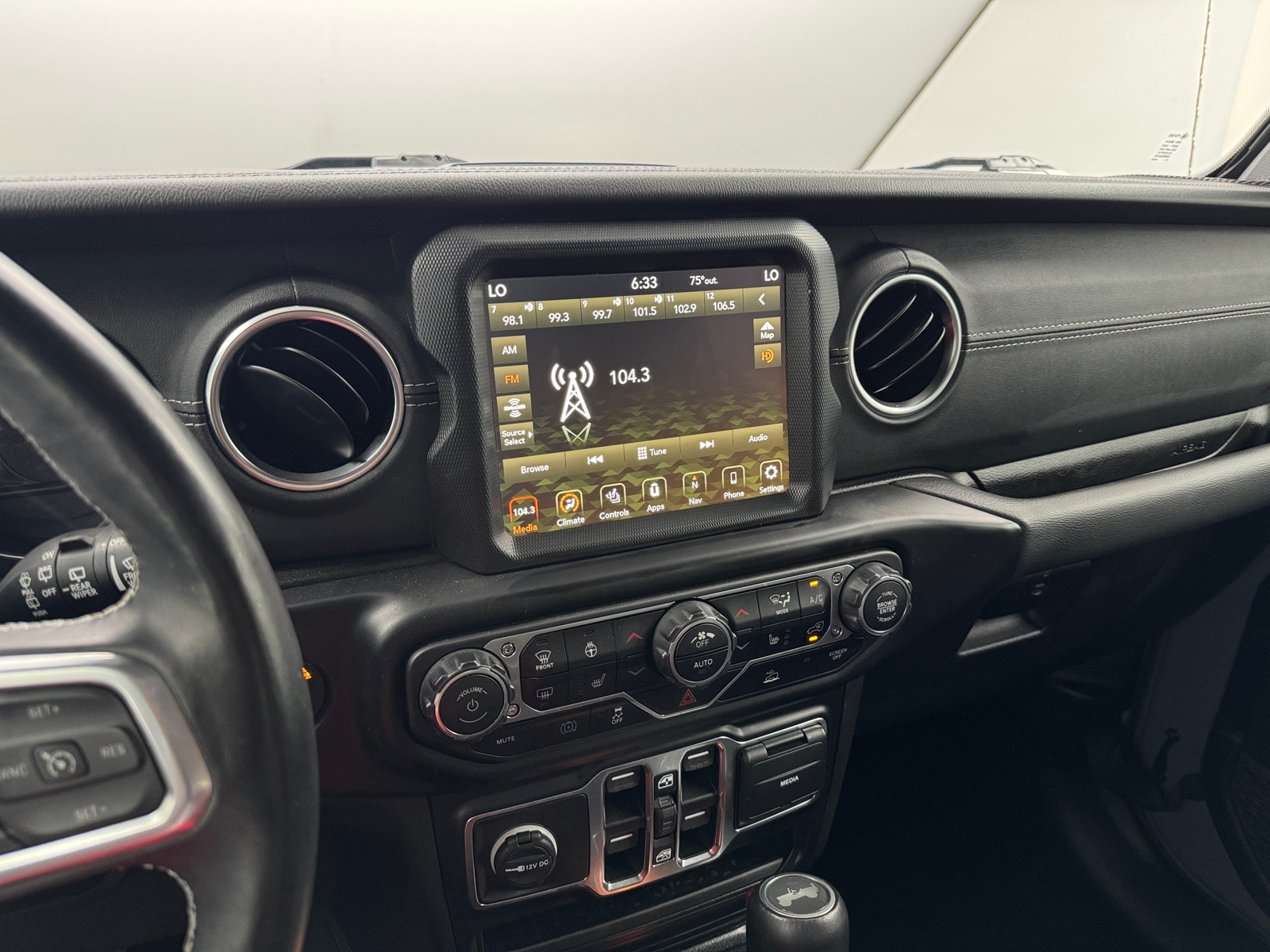 Thumbnail: 2022 Jeep Wrangler - 3