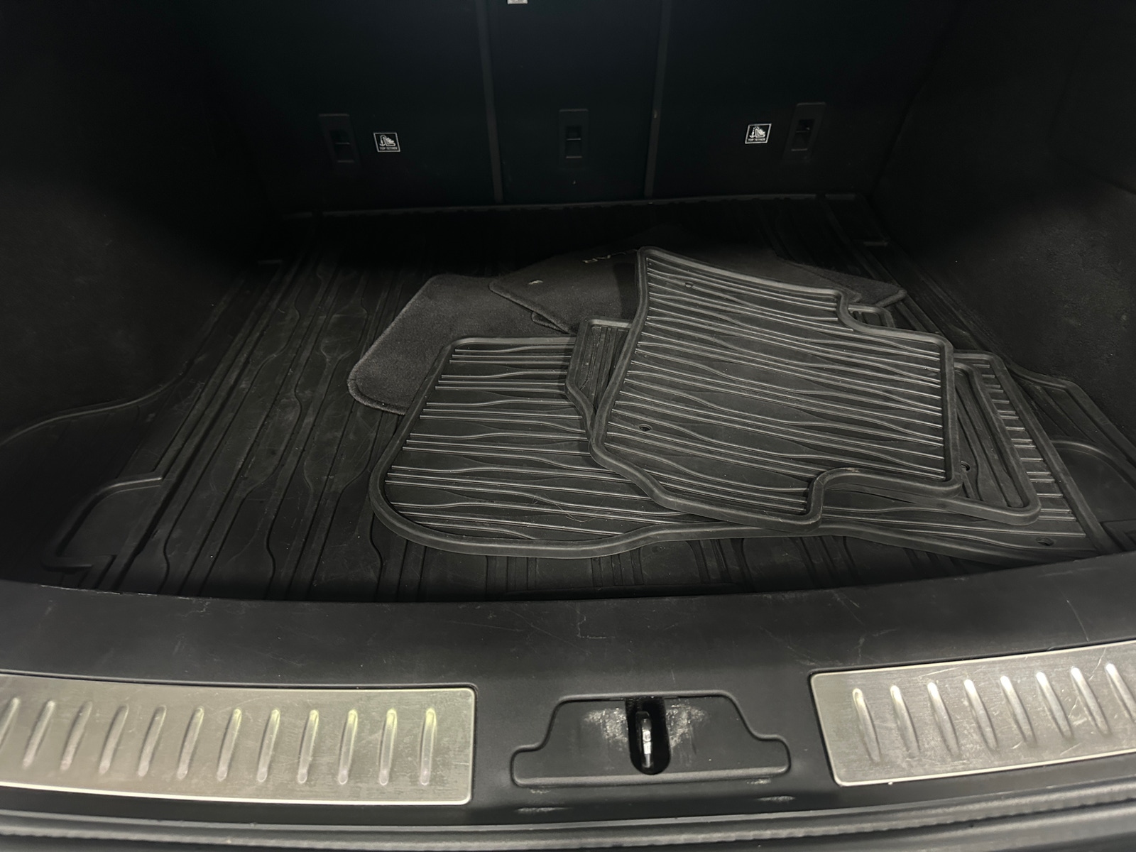Thumbnail: 2020 Land Rover Range Rover Velar - 6