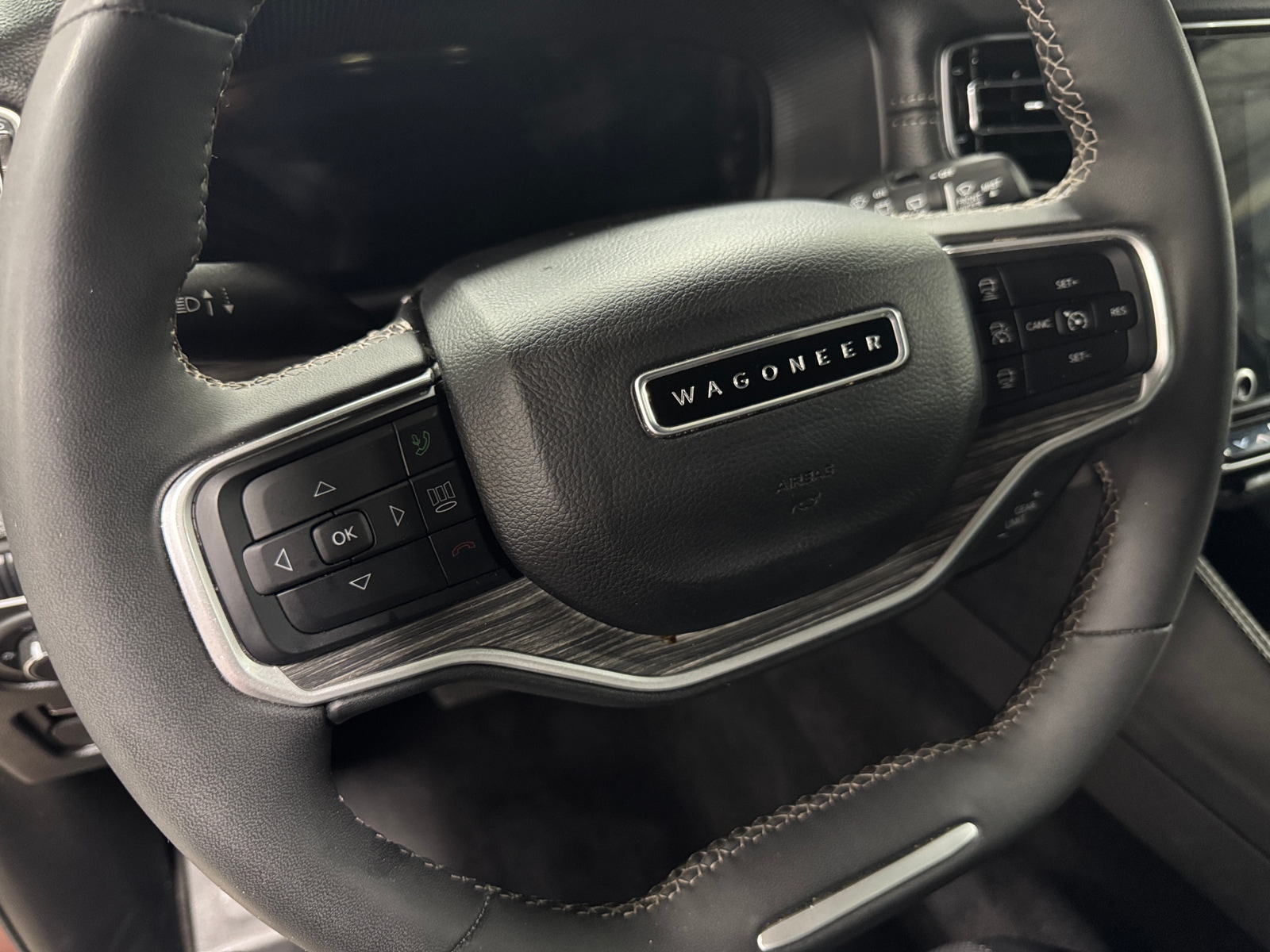 Thumbnail: 2024 Jeep Wagoneer - 4