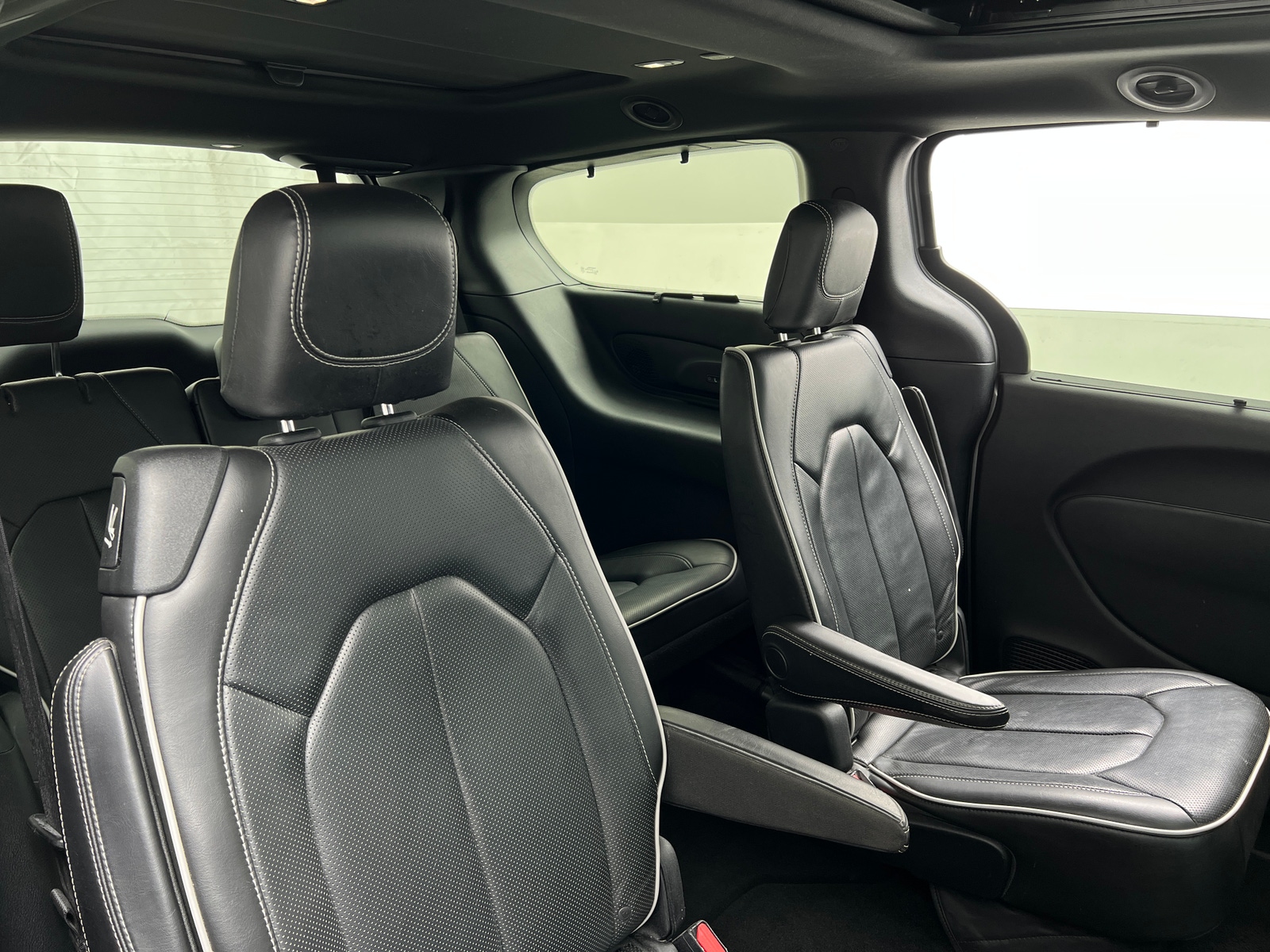 Thumbnail: 2018 Chrysler Pacifica - 5
