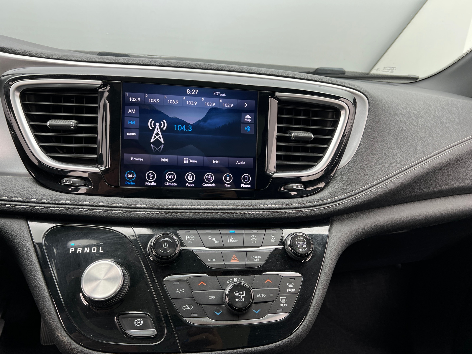 Thumbnail: 2018 Chrysler Pacifica - 3