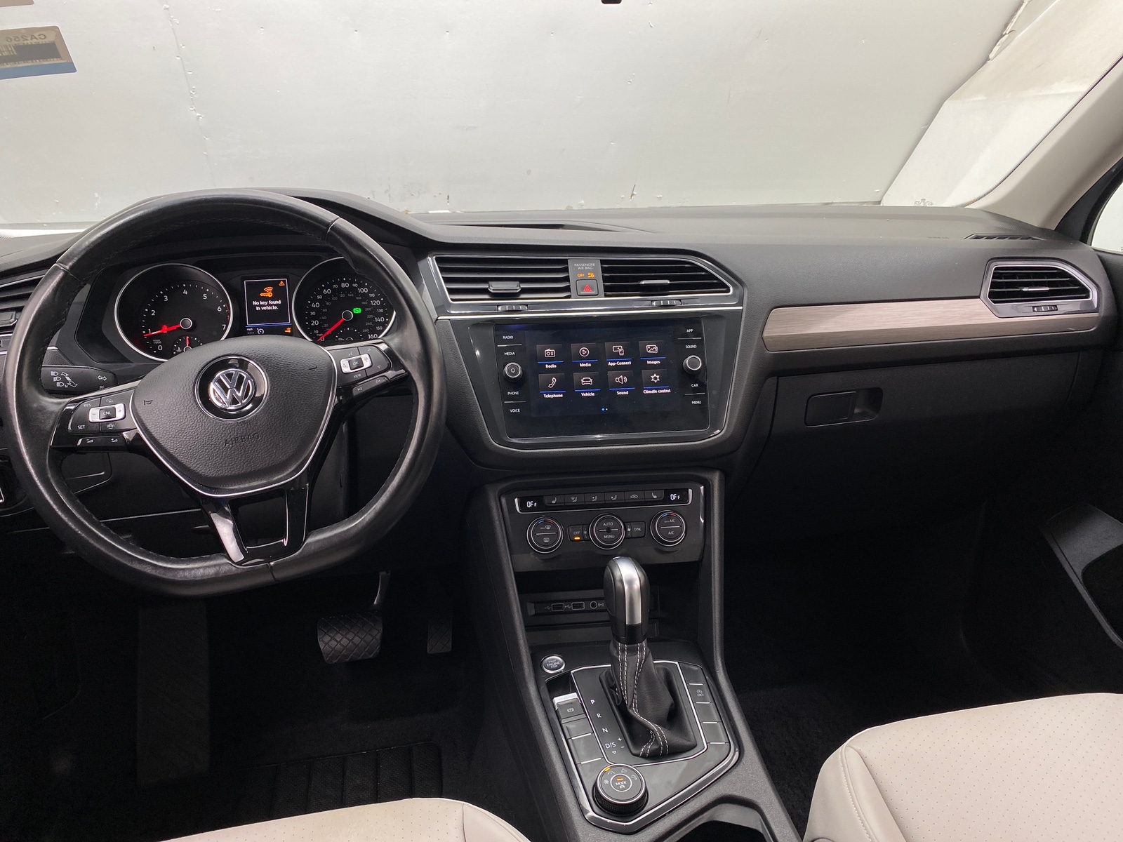 Thumbnail: 2019 Volkswagen Tiguan - 2