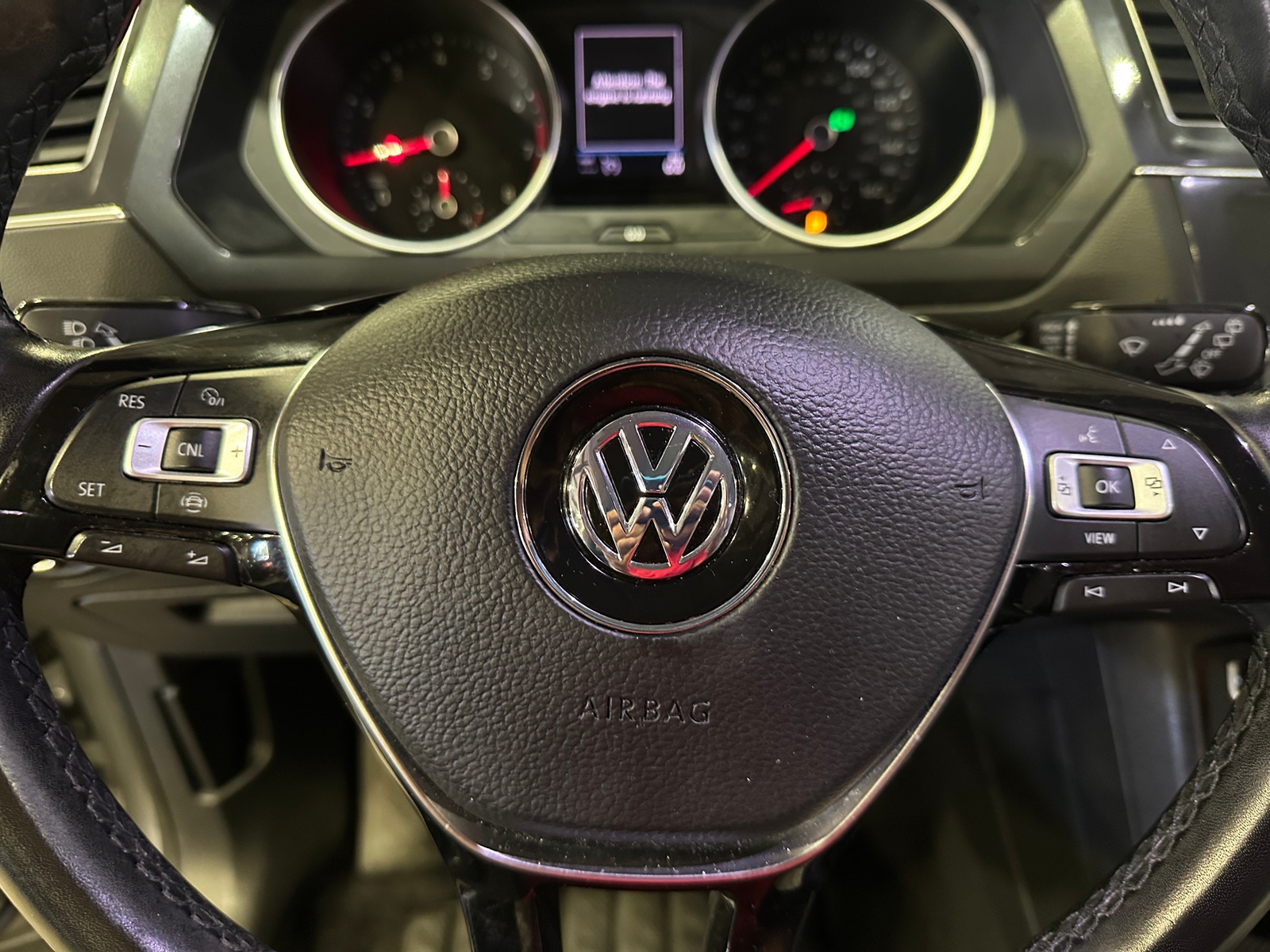 Thumbnail: 2019 Volkswagen Tiguan - 4