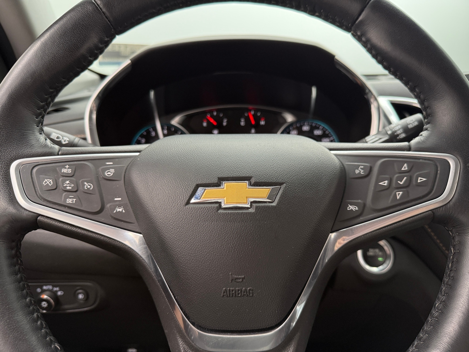 Thumbnail: 2022 Chevrolet Equinox - 4
