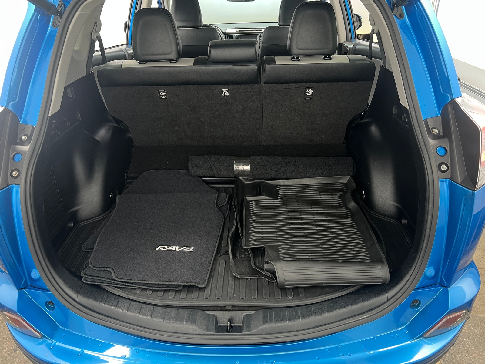 Thumbnail: 2018 Toyota RAV4 - 6