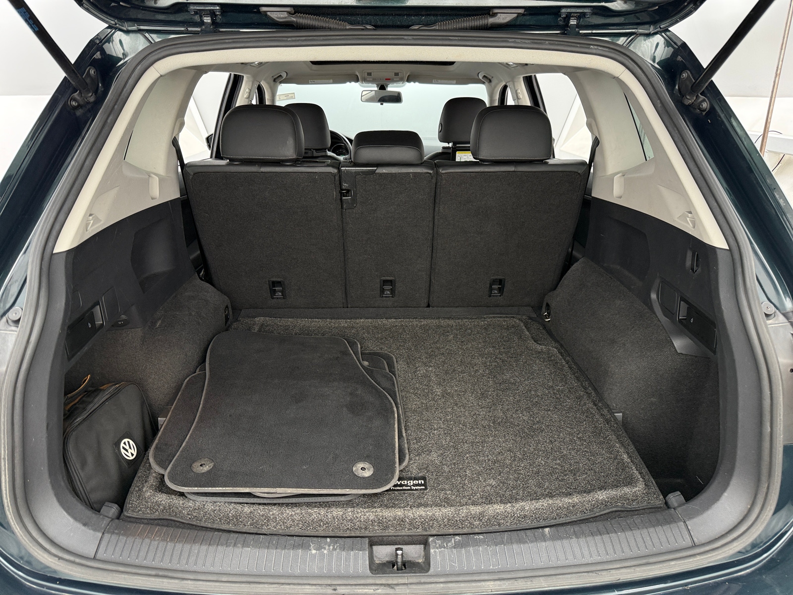 Thumbnail: 2018 Volkswagen Tiguan - 6