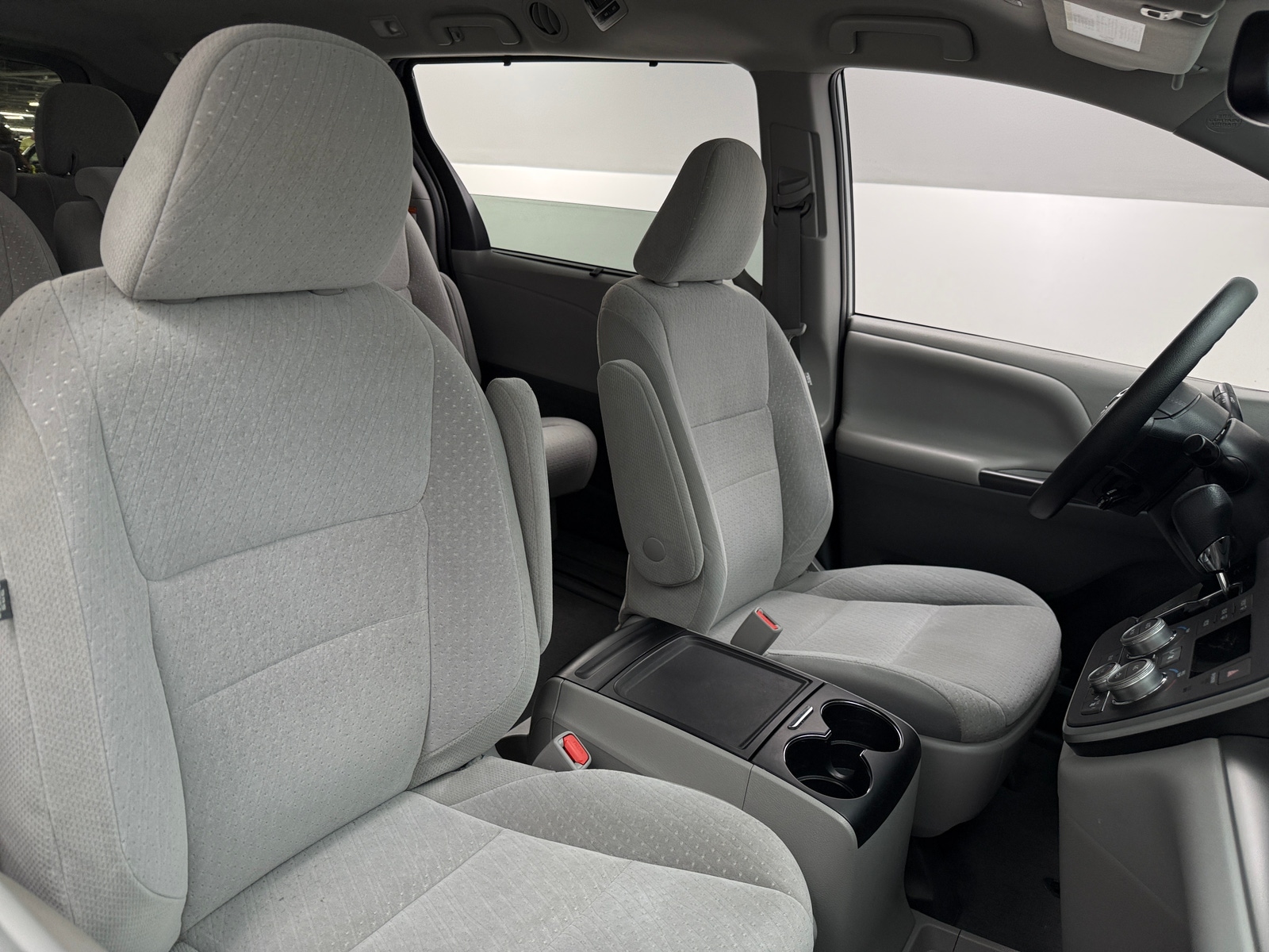 Thumbnail: 2020 Toyota Sienna - 2