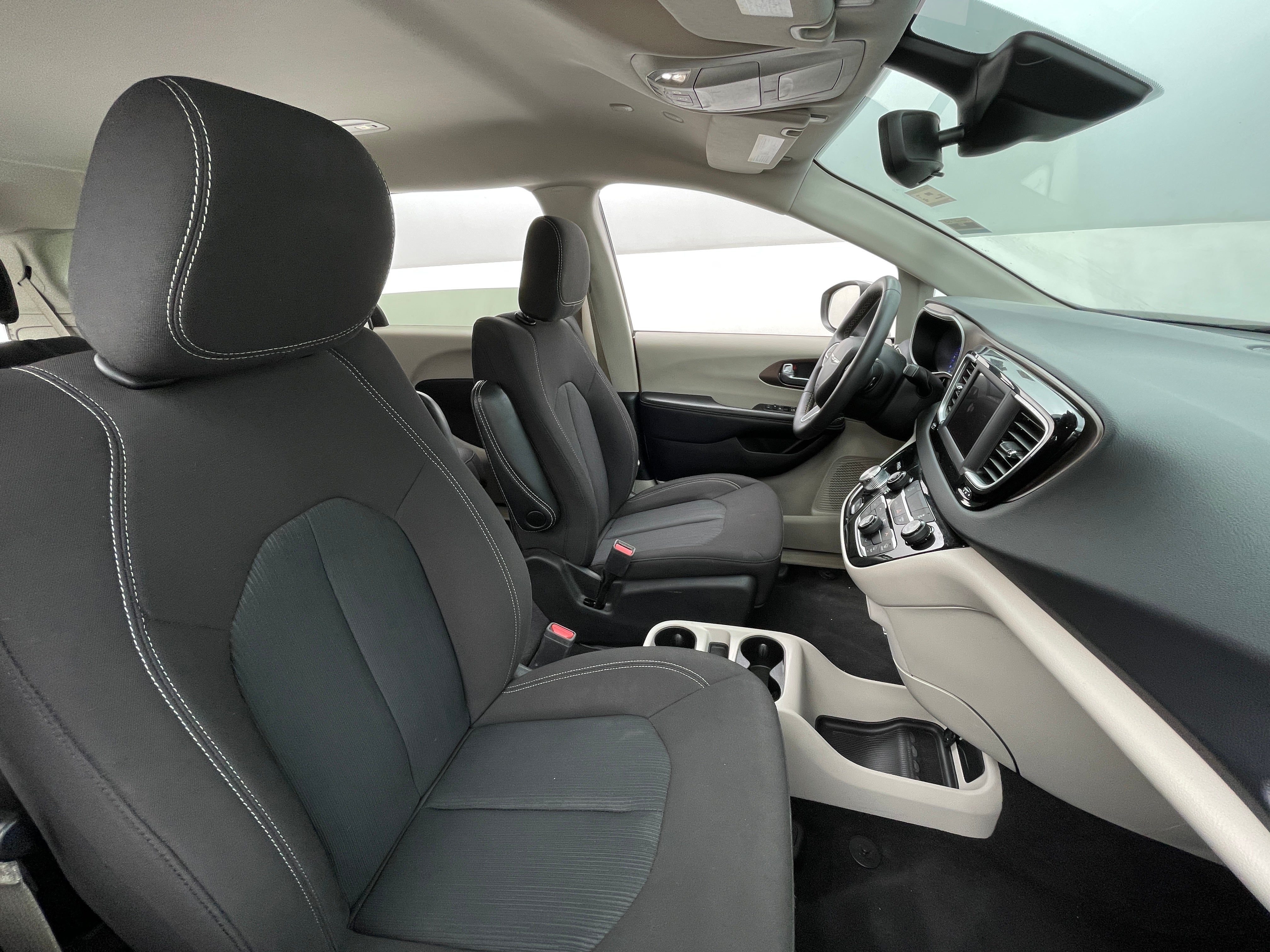 Thumbnail: 2023 Chrysler Voyager - 2