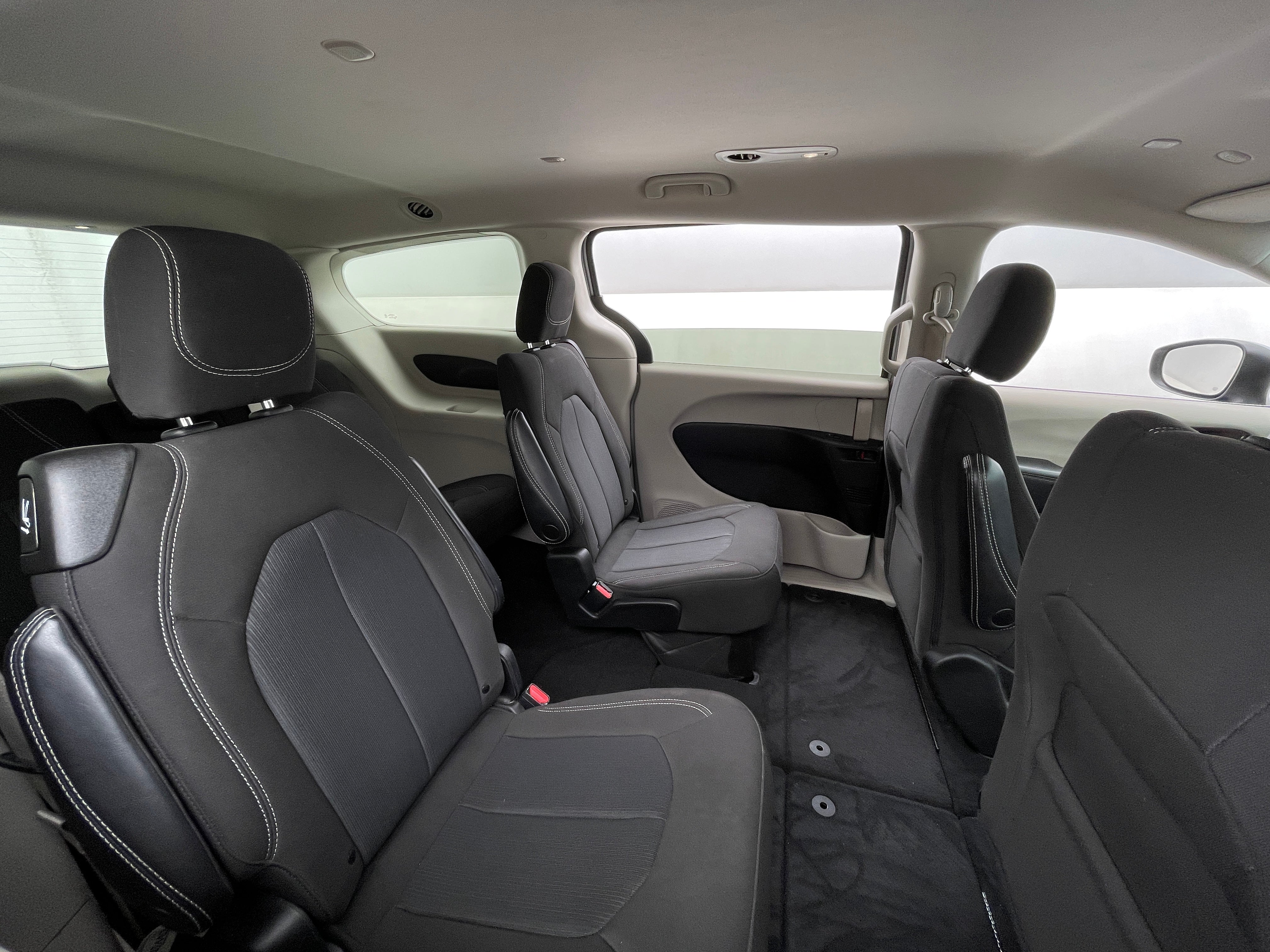 Thumbnail: 2023 Chrysler Voyager - 6