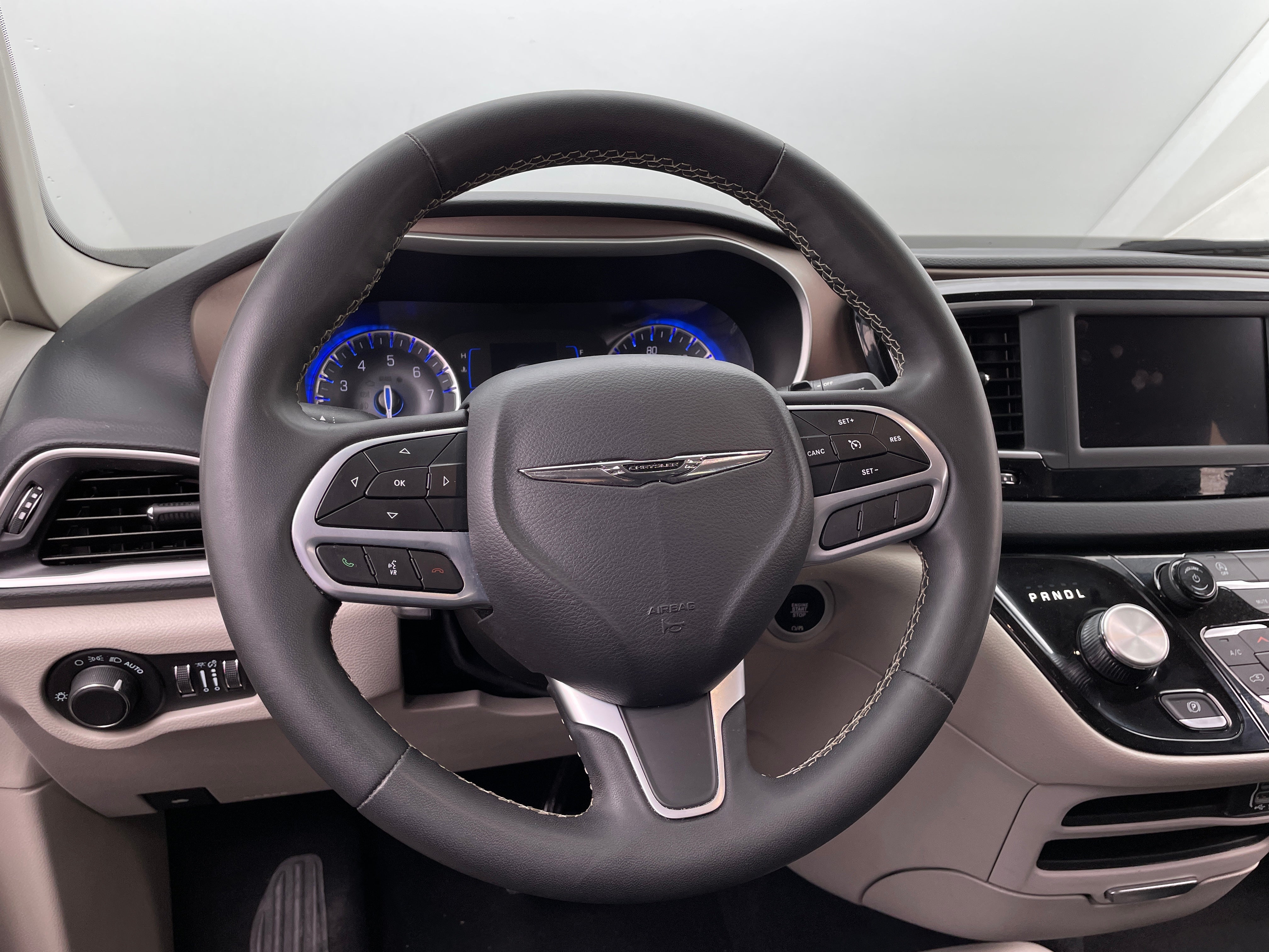 Thumbnail: 2023 Chrysler Voyager - 5