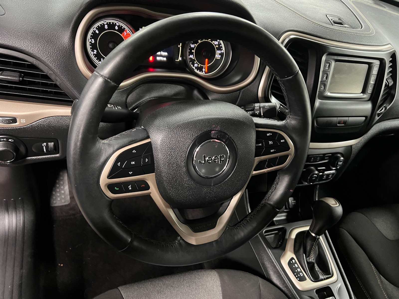 Thumbnail: 2017 Jeep Cherokee - 5