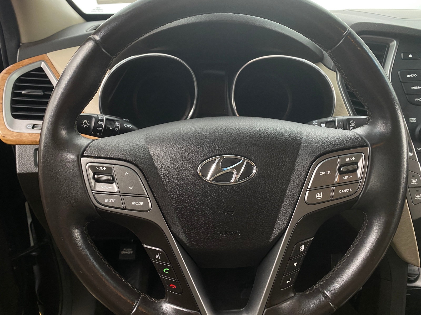 Thumbnail: 2015 Hyundai Santa Fe - 4