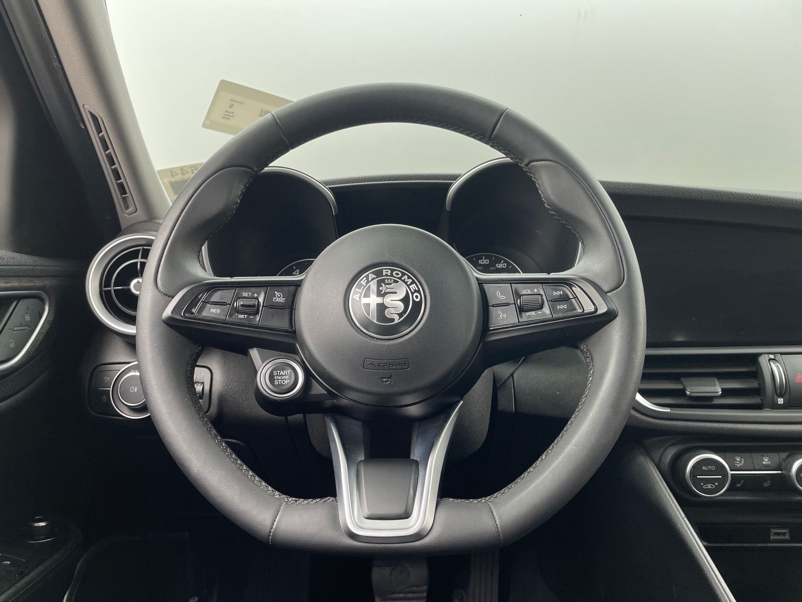 Thumbnail: 2020 Alfa Romeo Giulia - 4