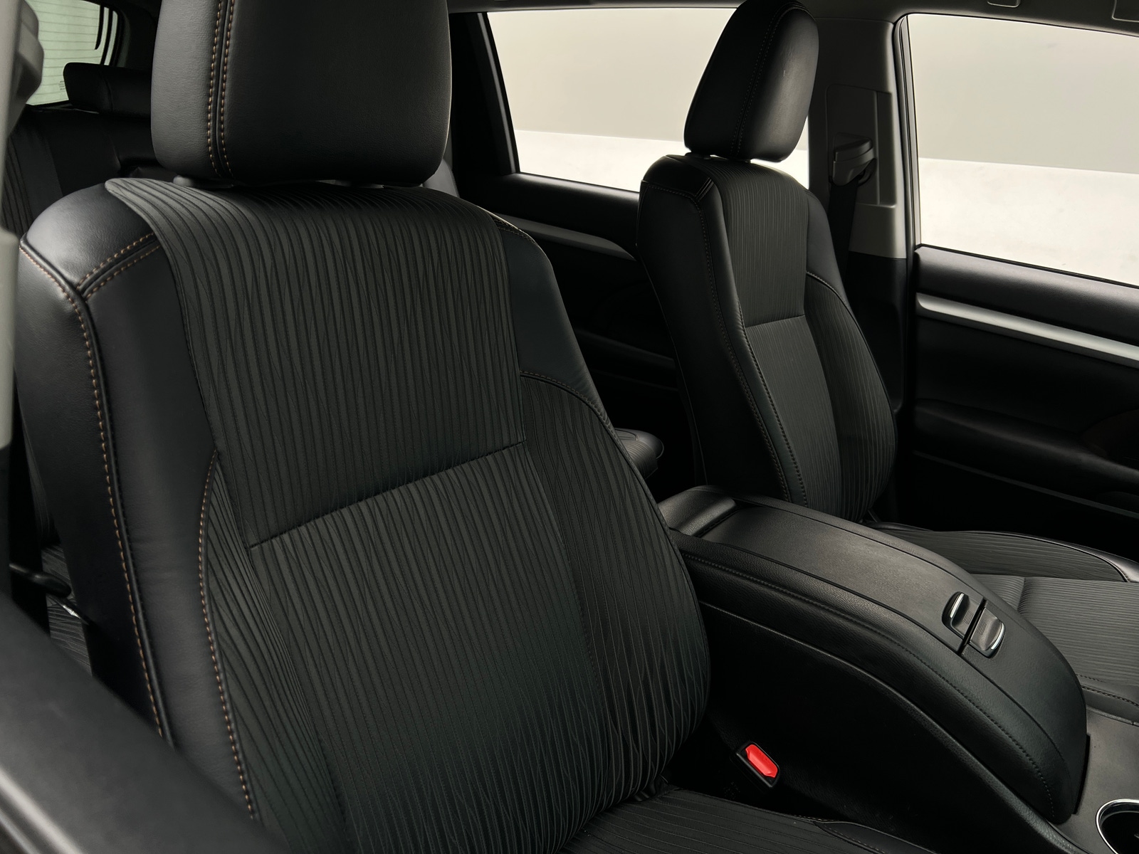 Thumbnail: 2019 Toyota Highlander - 2