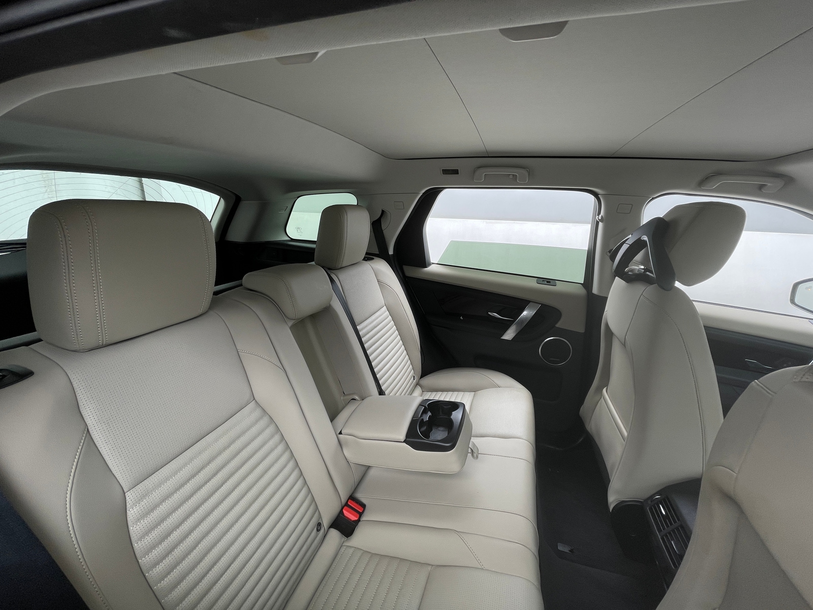 Thumbnail: 2023 Land Rover Discovery Sport - 5