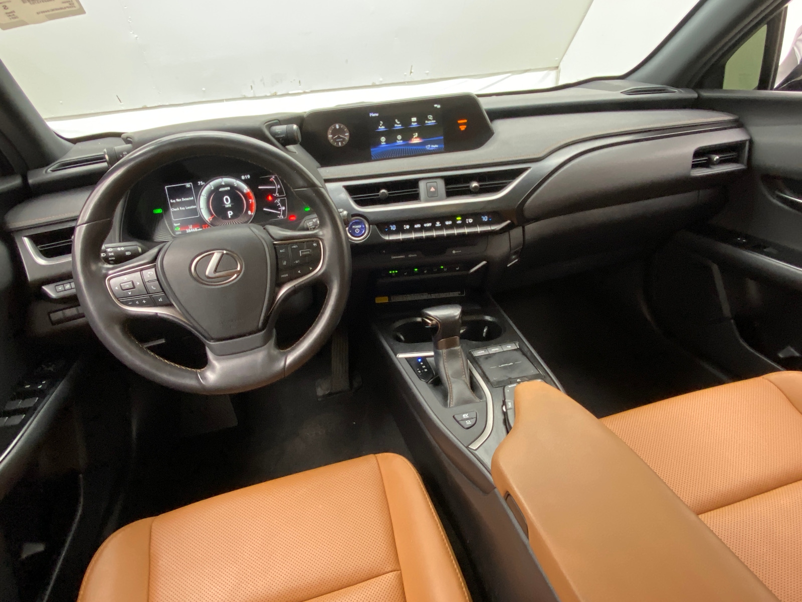 Thumbnail: 2021 Lexus UX - 2