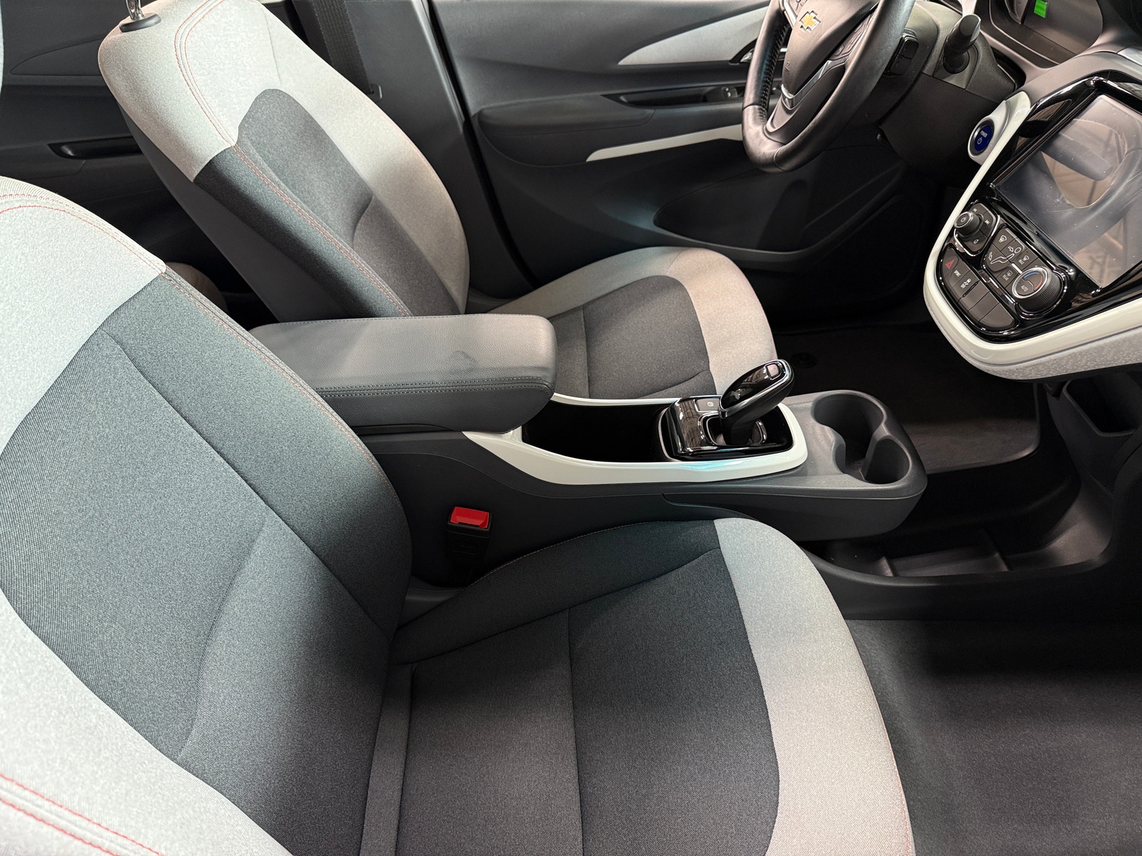 Thumbnail: 2020 Chevrolet Bolt EV - 2