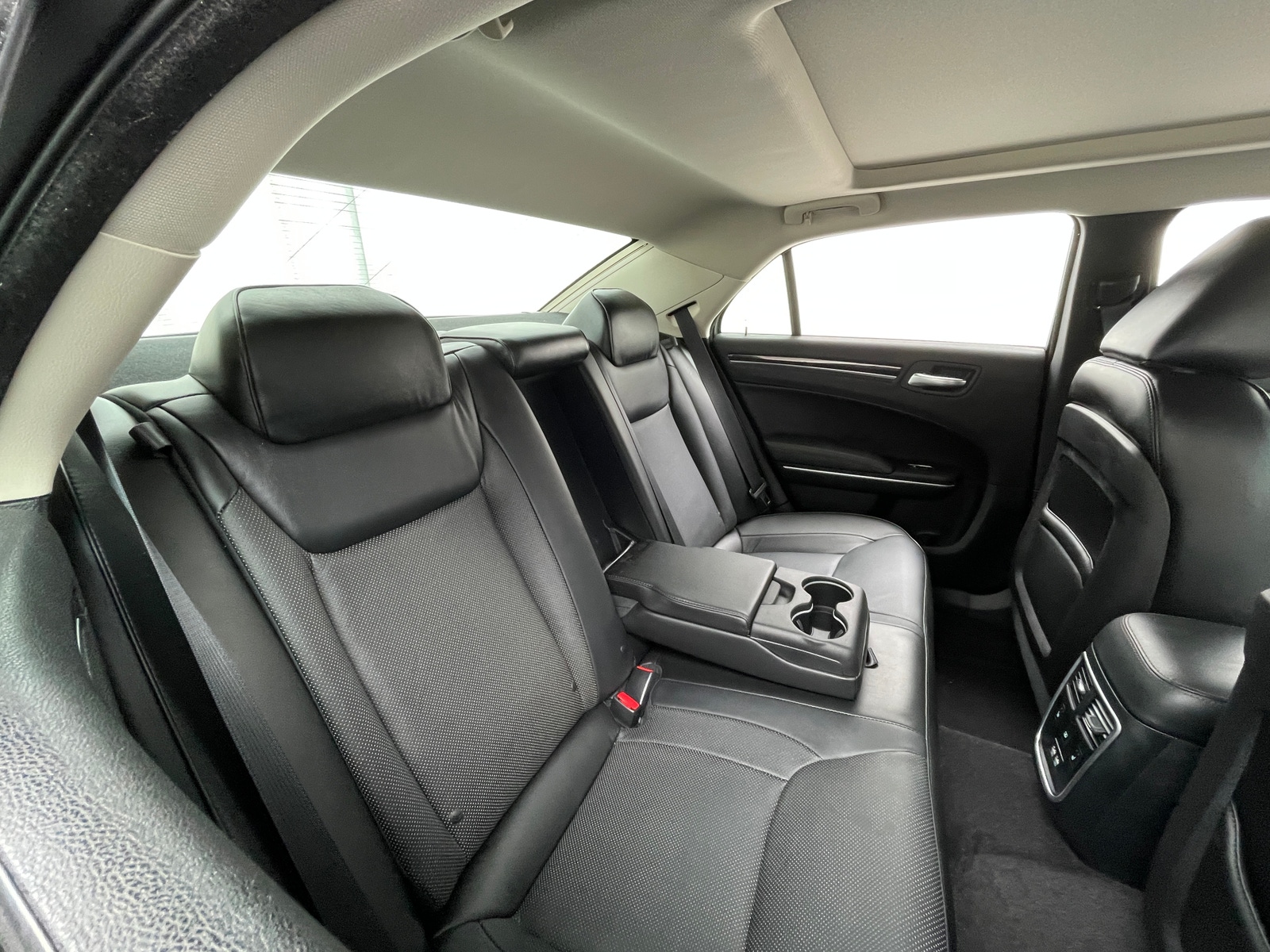 Thumbnail: 2017 Chrysler 300 - 5