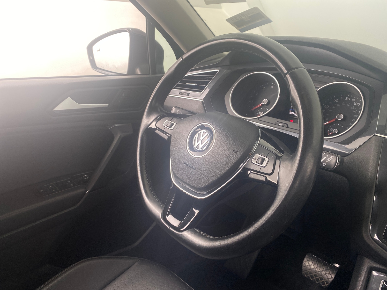 Thumbnail: 2019 Volkswagen Tiguan - 4