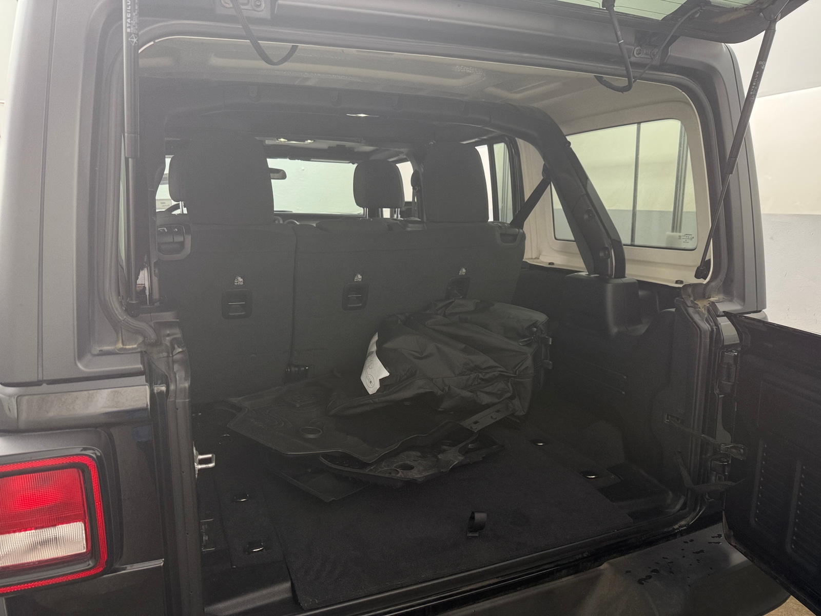 Thumbnail: 2020 Jeep Wrangler - 7