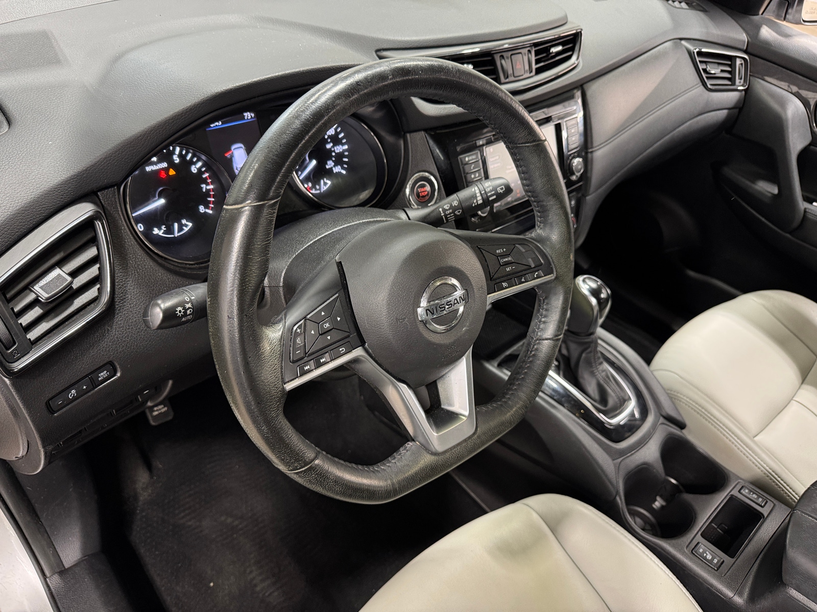 Thumbnail: 2018 Nissan Rogue - 3