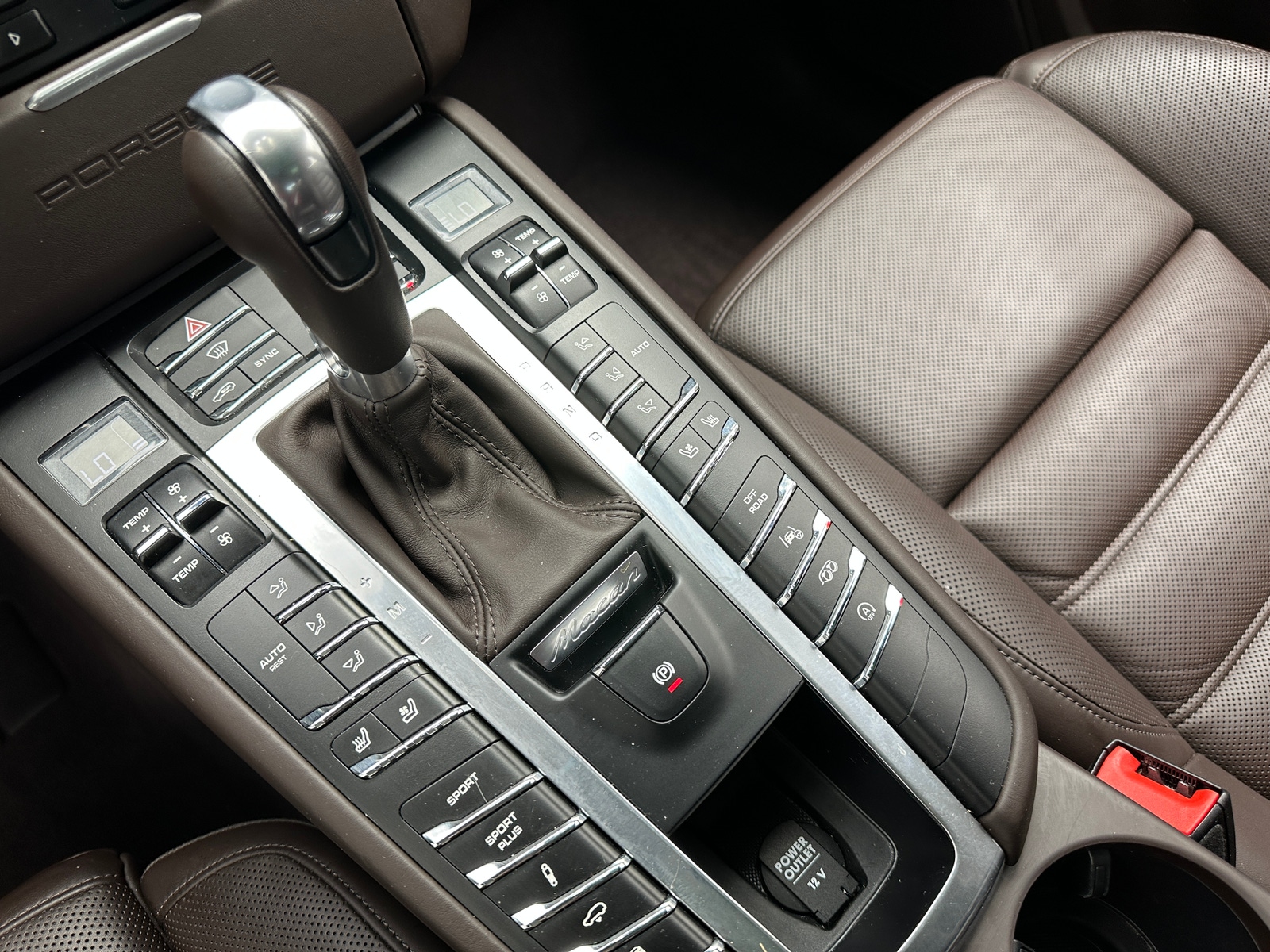 Thumbnail: 2016 Porsche Macan - 3